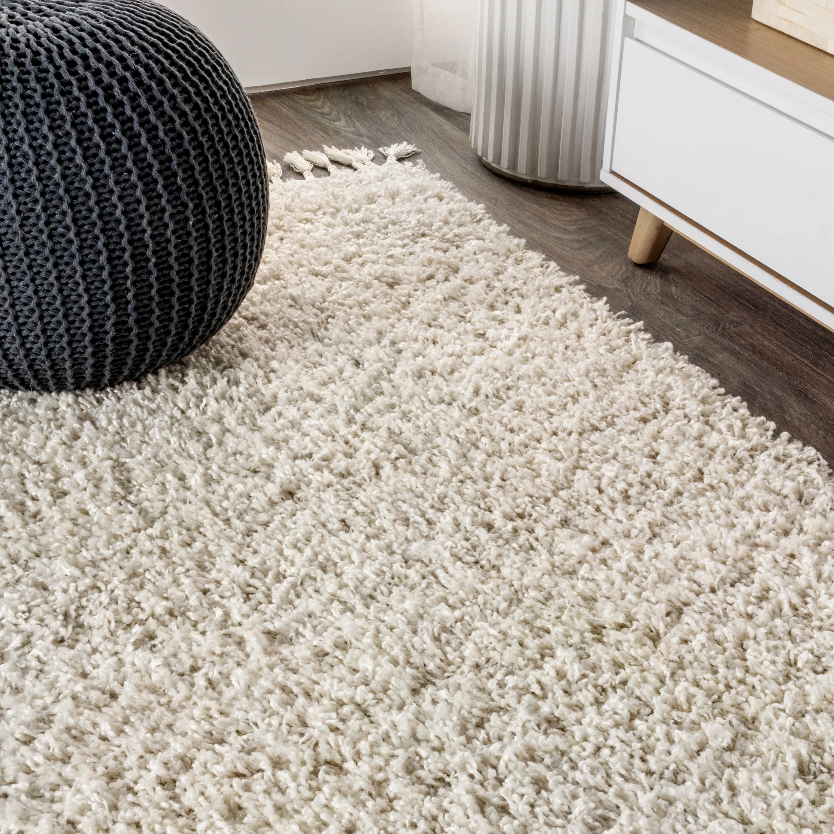 JONATHAN Y Modern Shag Plush Tassel Area Rug