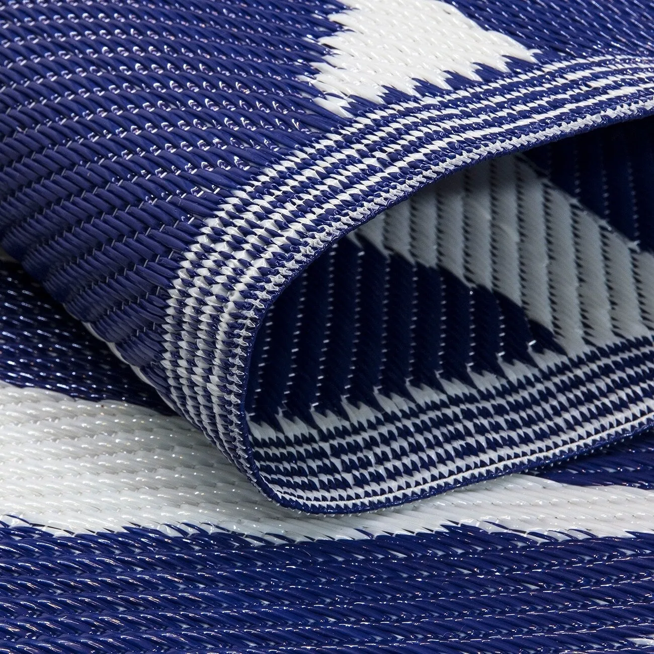 Lightweight Indoor Outdoor Reversible Area Rug -5.9 x 8.9 Feet - Leaf Pattern - N/A