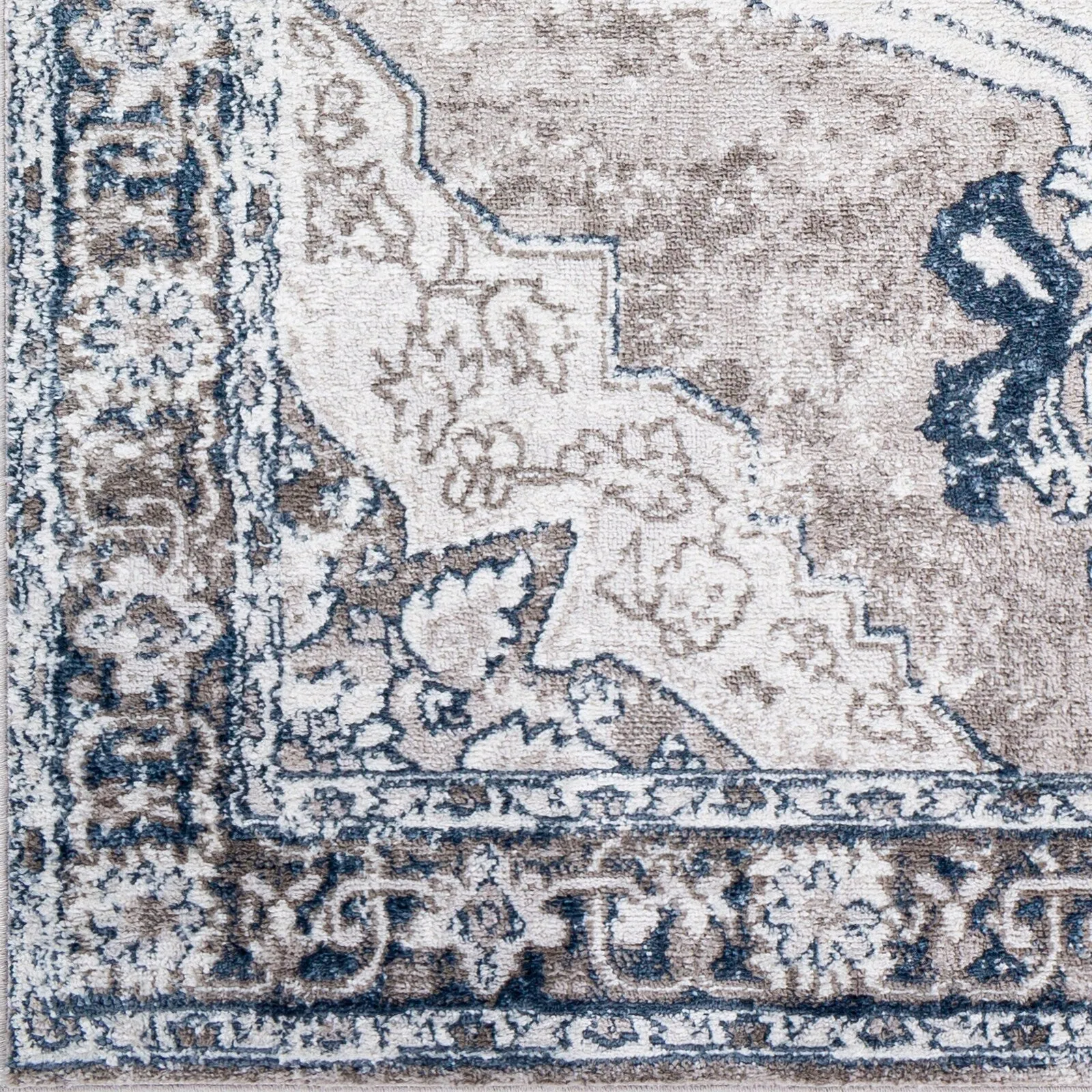 Livabliss Akiva Vintage Medallion Area Rug