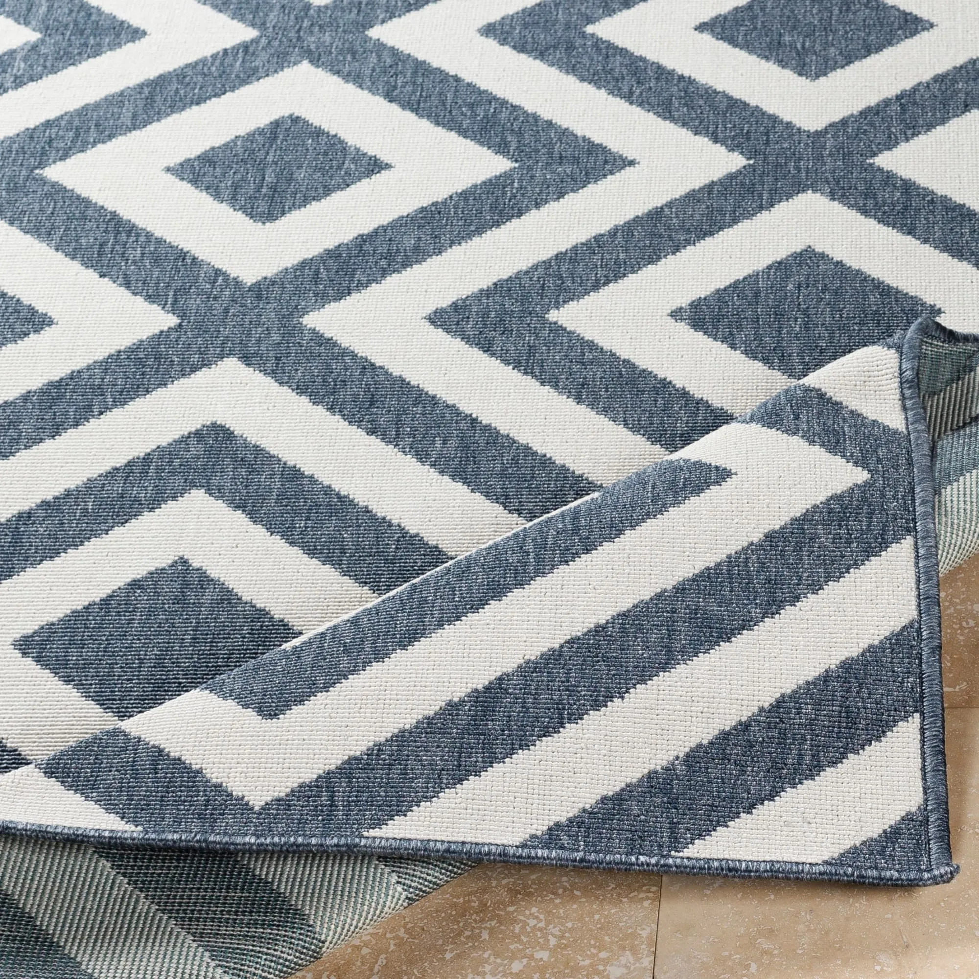 Livabliss Alvise Transitional Geometric Indoor/ Outdoor Area Rug