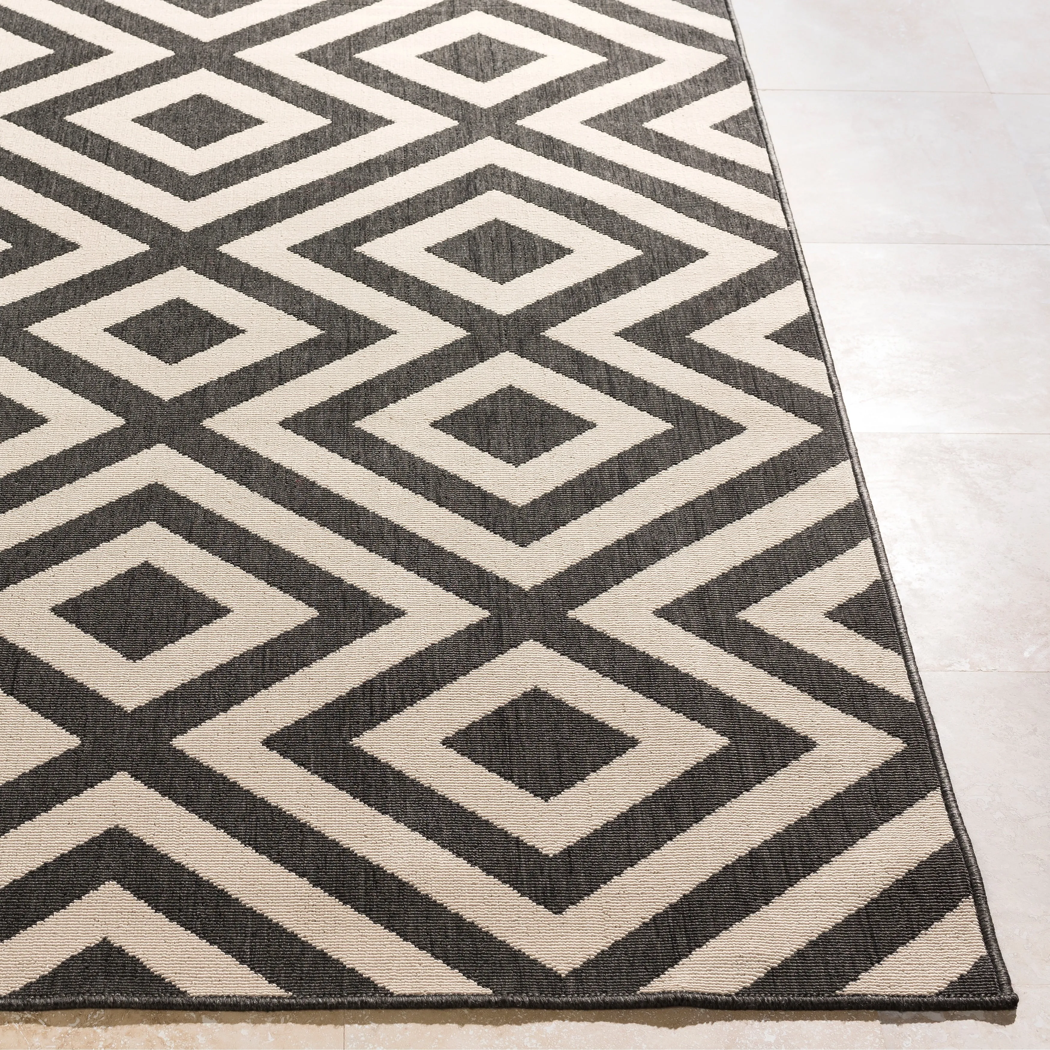 Livabliss Alvise Transitional Geometric Indoor/ Outdoor Area Rug