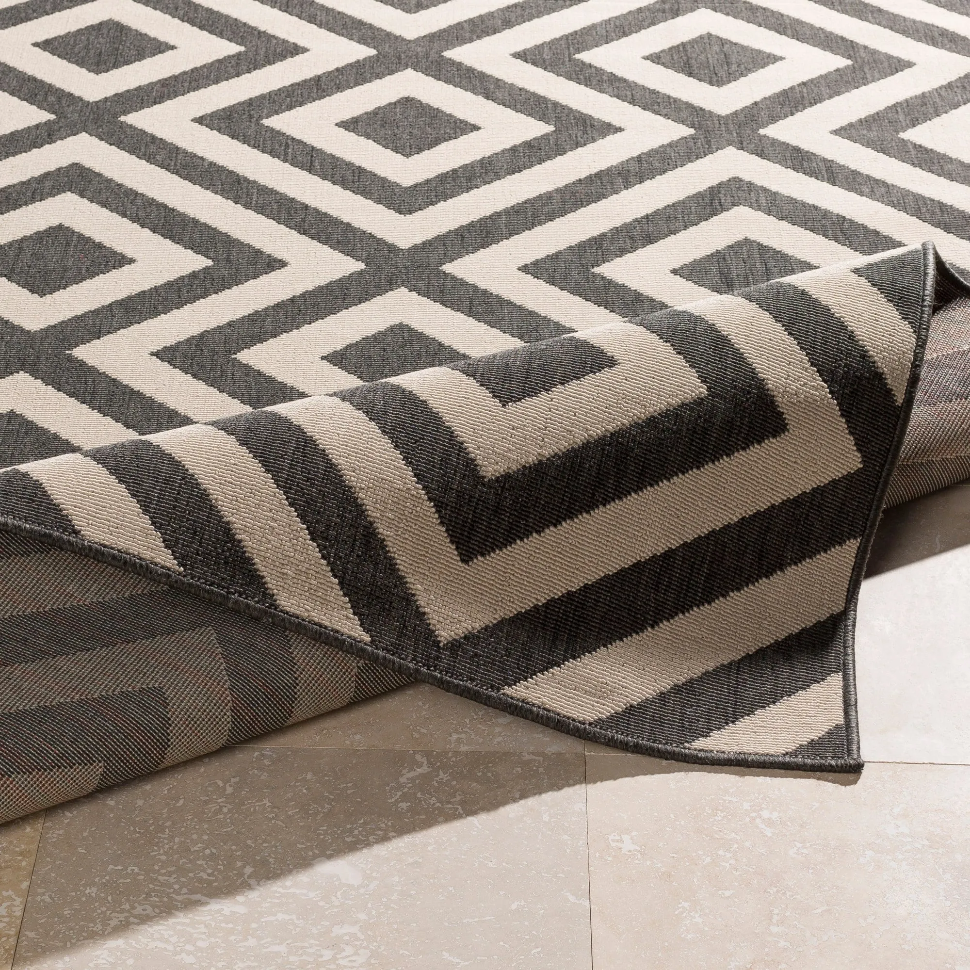 Livabliss Alvise Transitional Geometric Indoor/ Outdoor Area Rug