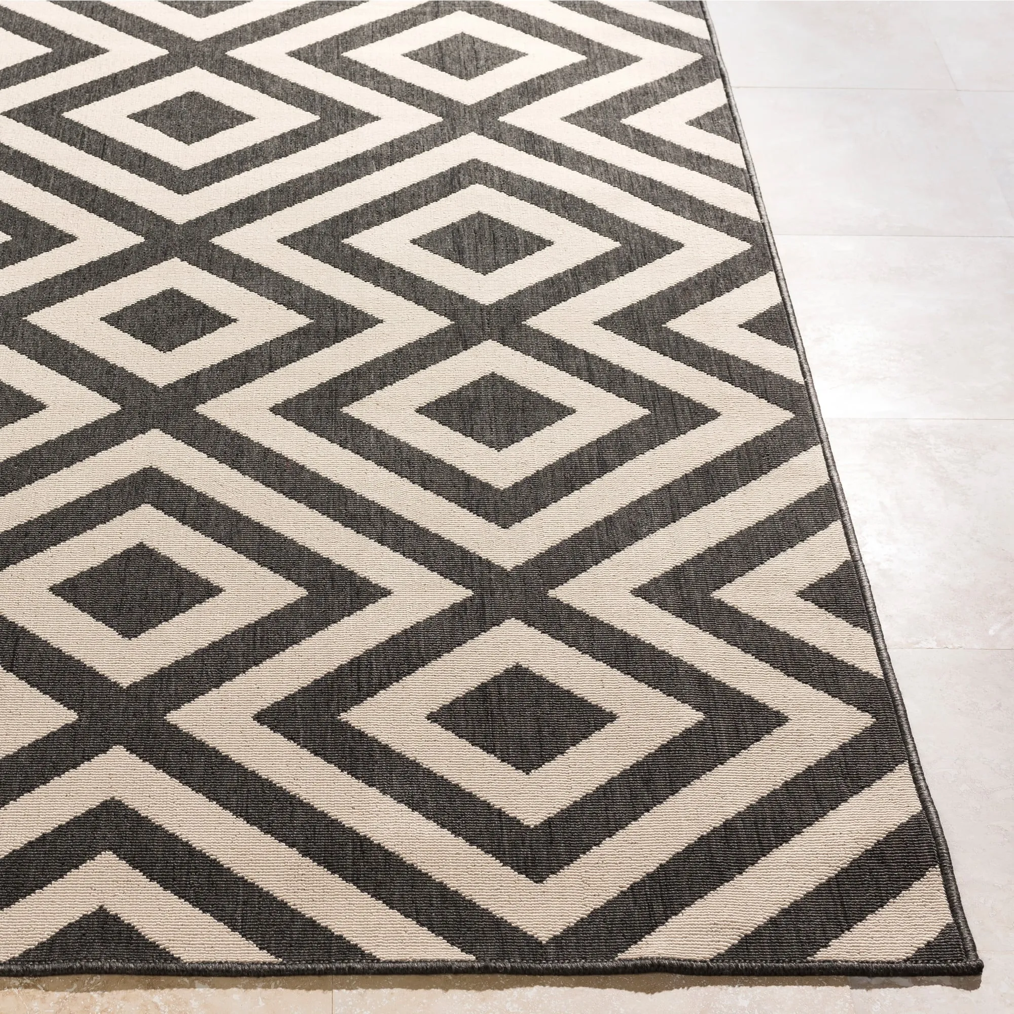 Livabliss Alvise Transitional Geometric Indoor/ Outdoor Area Rug