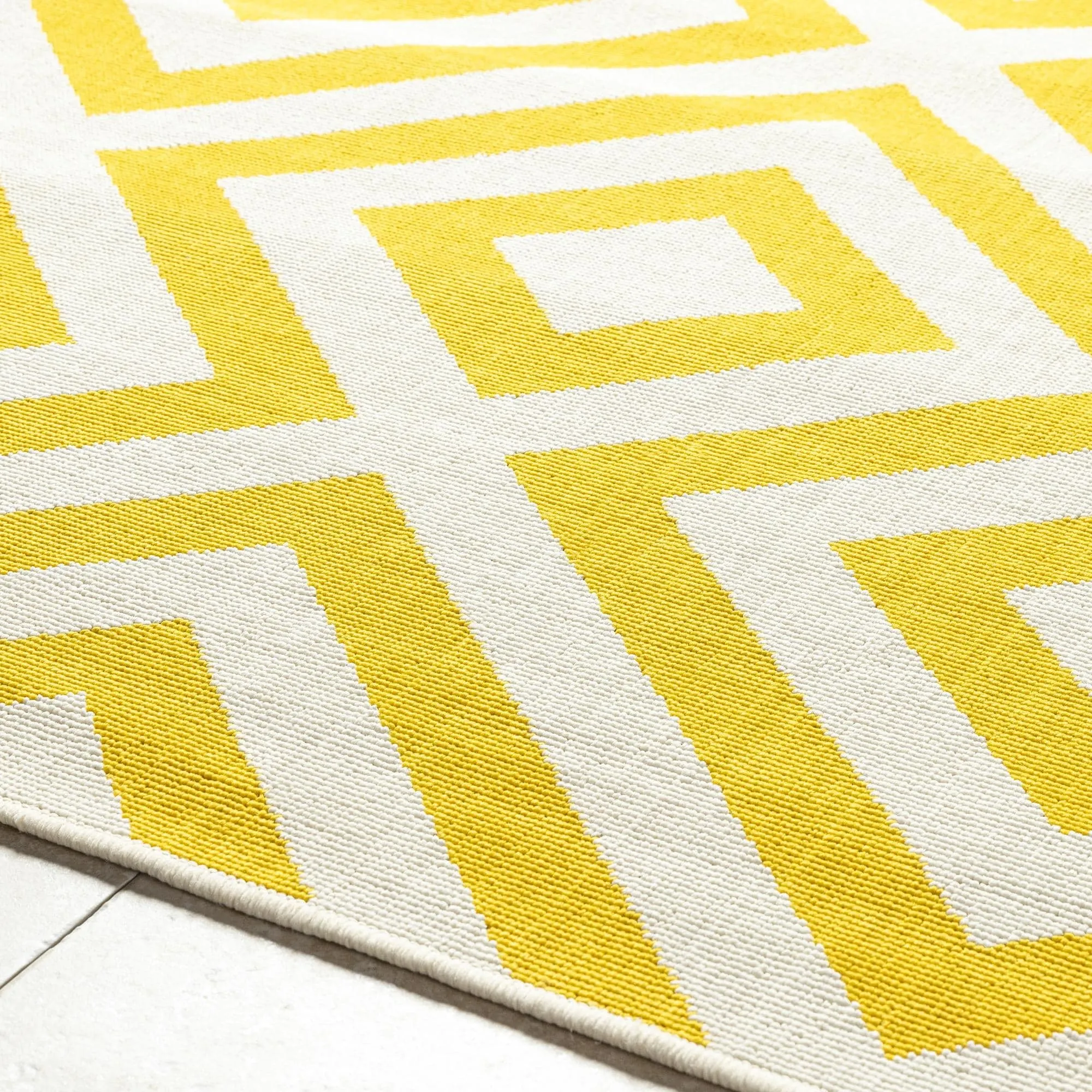 Livabliss Alvise Transitional Geometric Indoor/ Outdoor Area Rug
