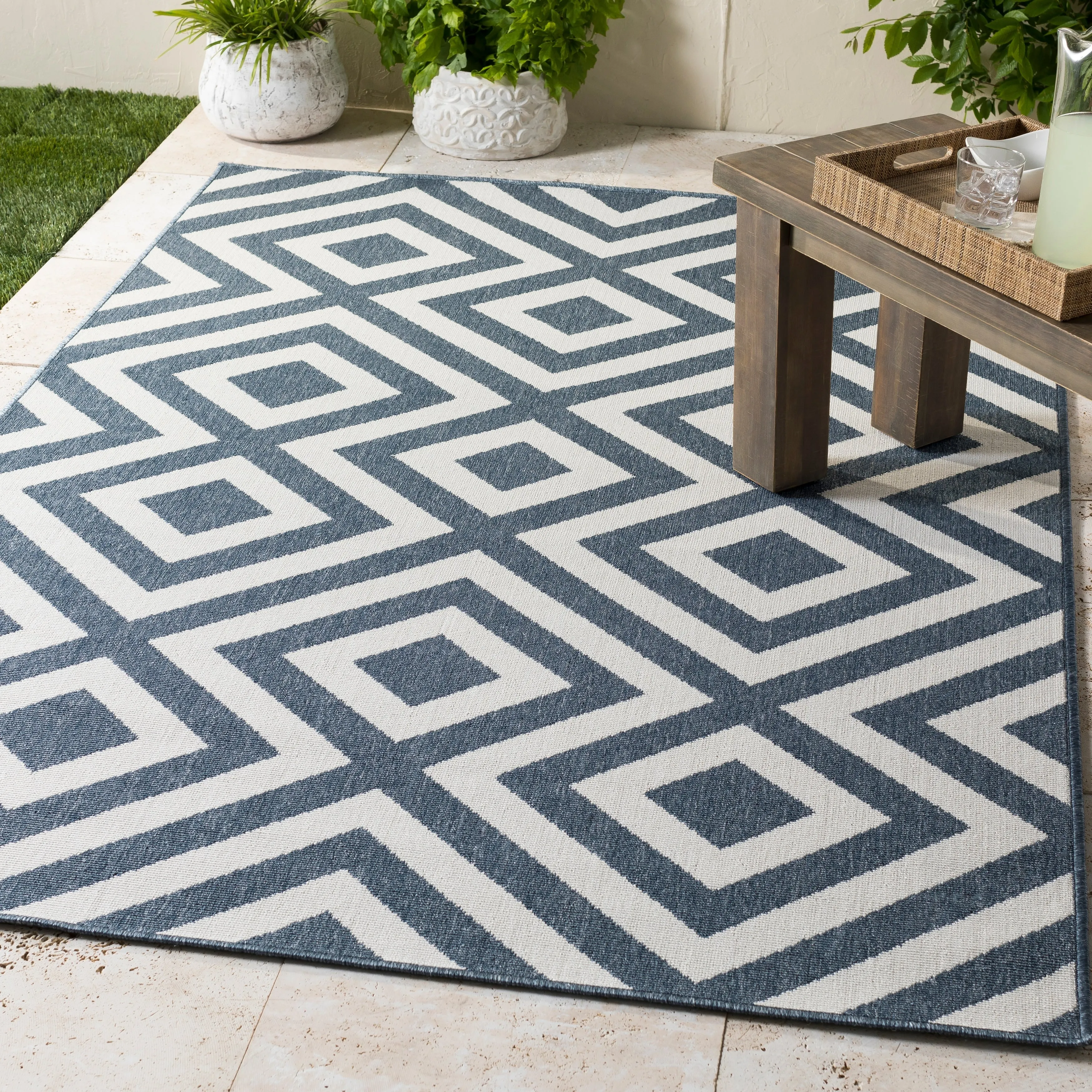 Livabliss Alvise Transitional Geometric Indoor/ Outdoor Area Rug