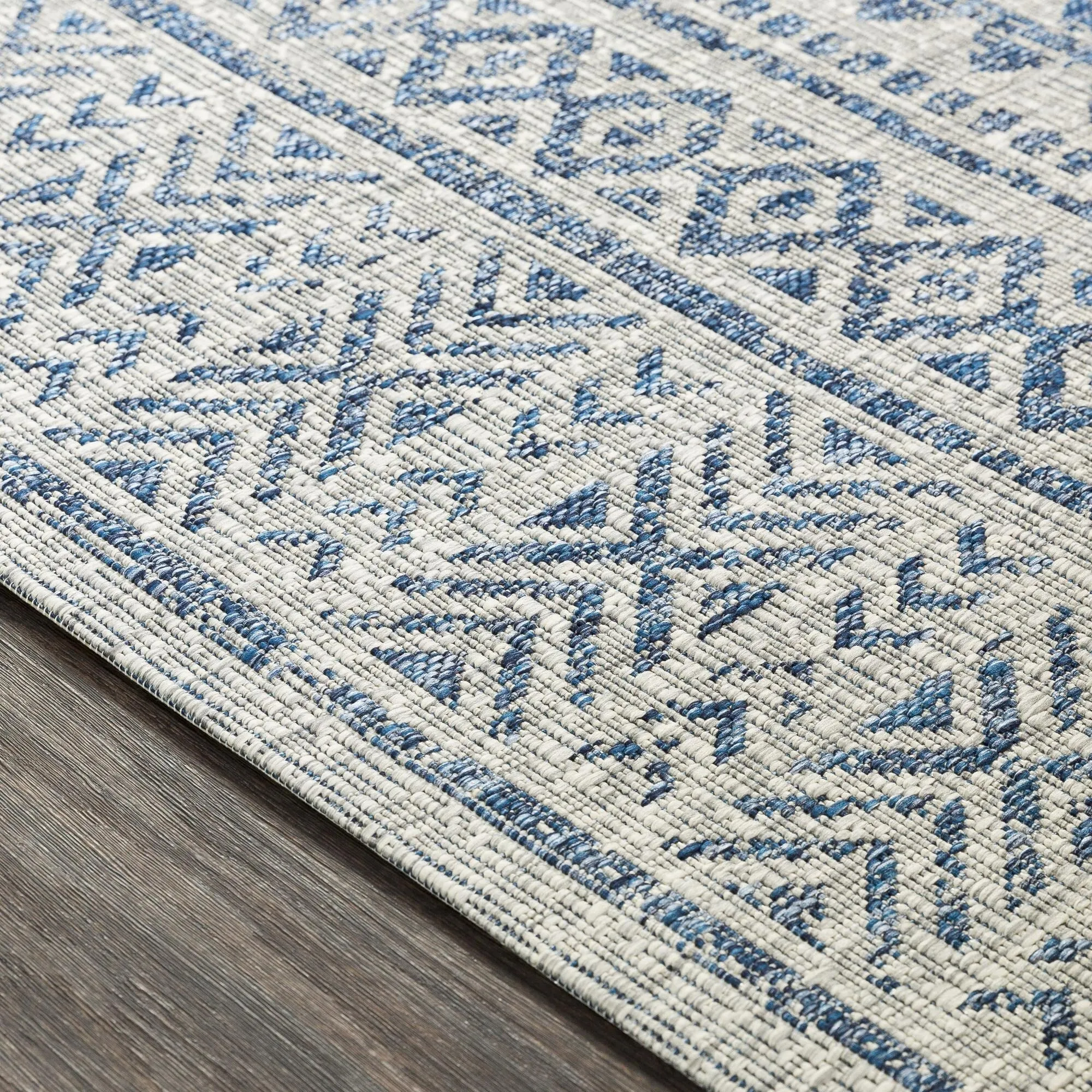 Livabliss Eagean Vintage Southwestern Indoor/ Outdoor Area Rug