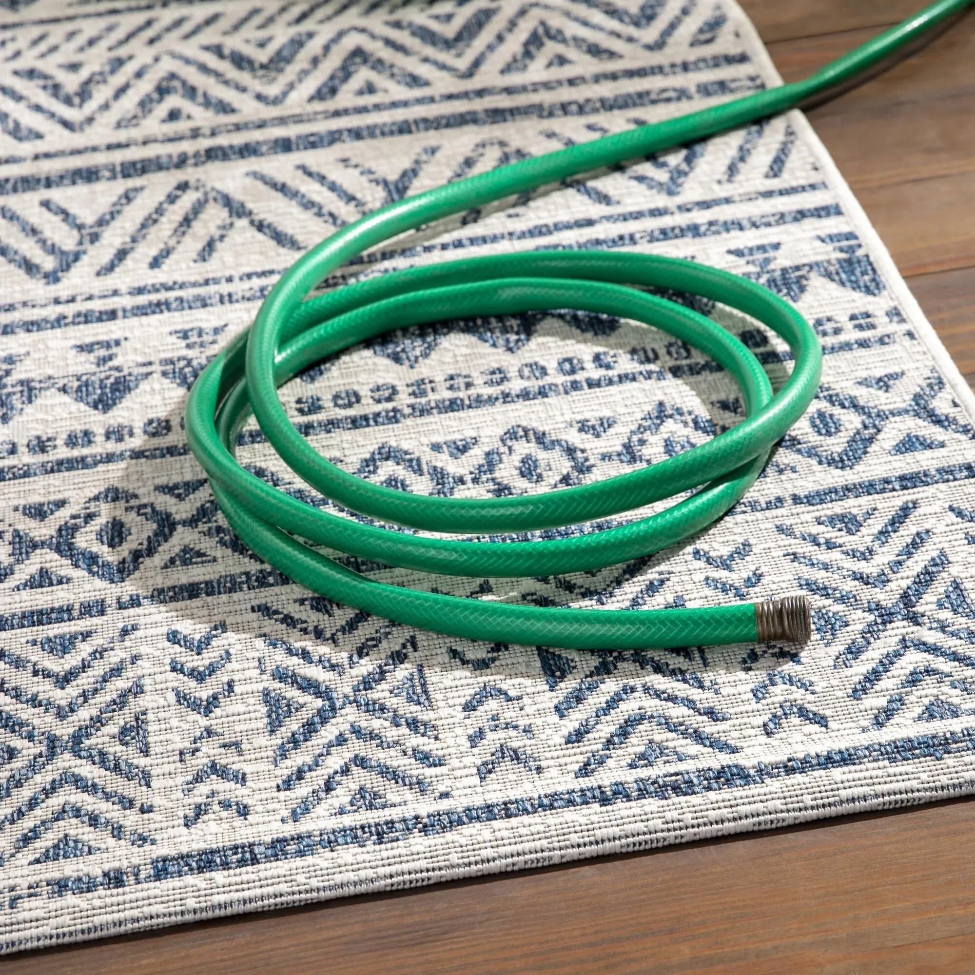 Livabliss Eagean Vintage Southwestern Indoor/ Outdoor Area Rug
