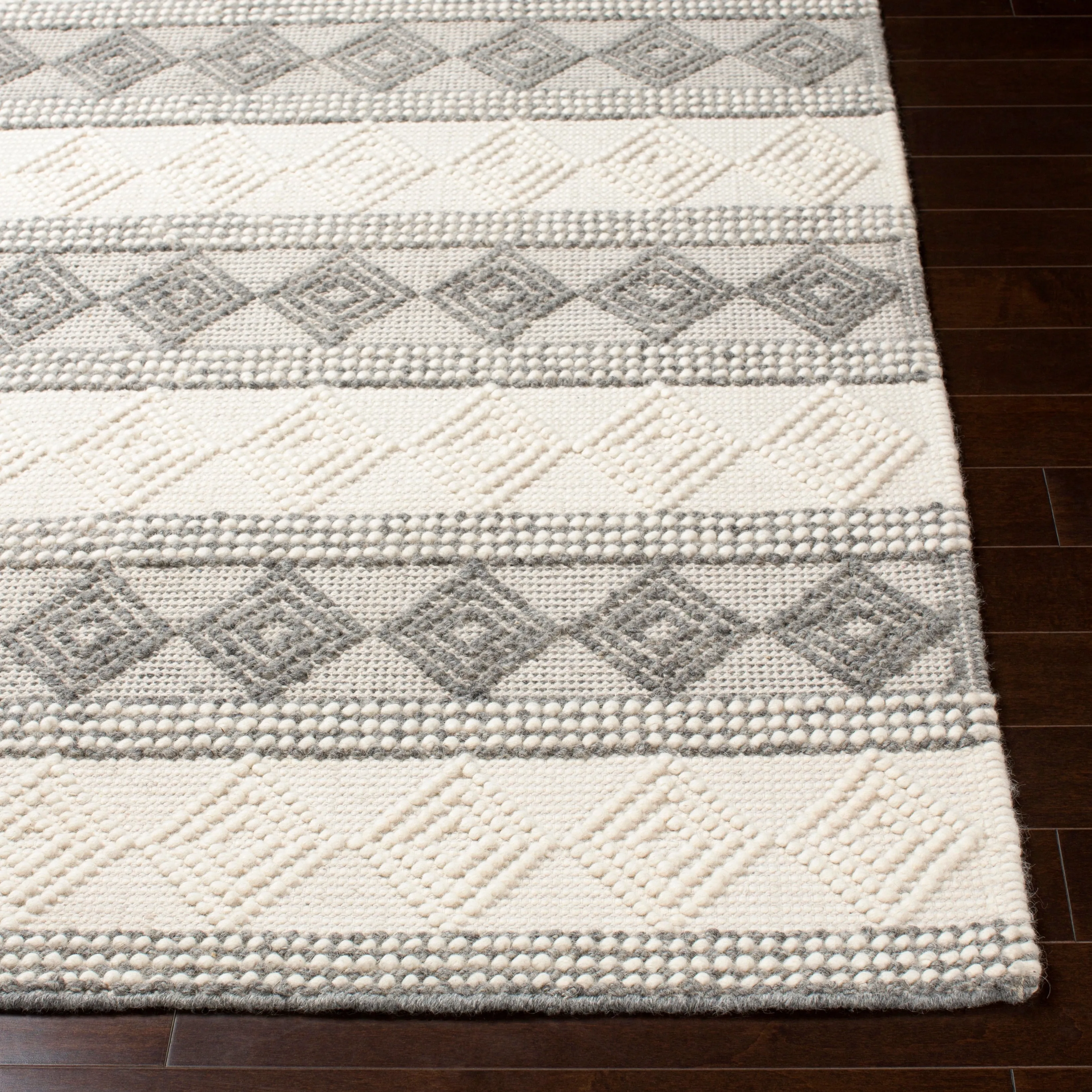 Livabliss Freya Handmade Modern Rustic Area Rug