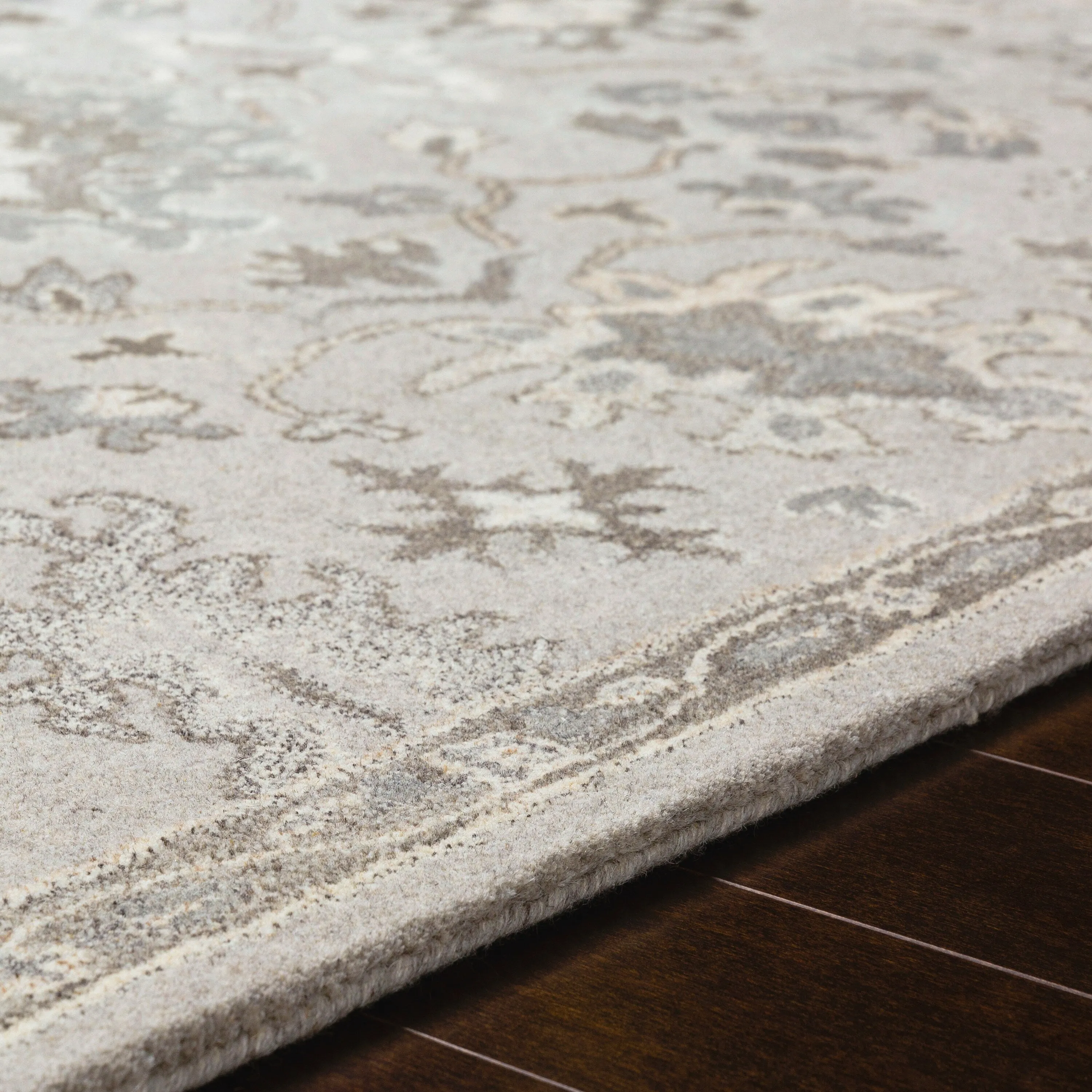 Livabliss Handmade Gennaro Traditional Wool Area Rug