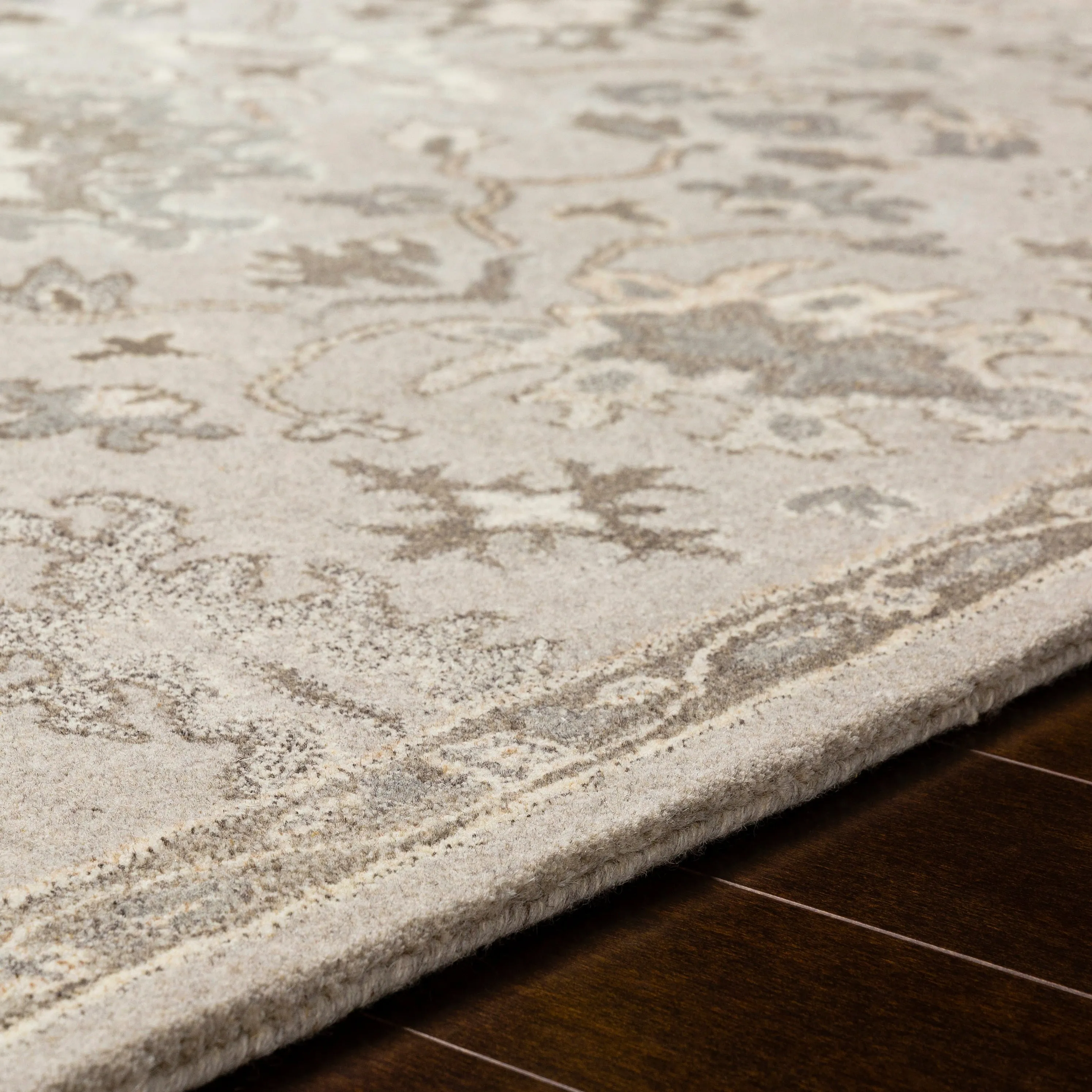 Livabliss Handmade Gennaro Traditional Wool Area Rug