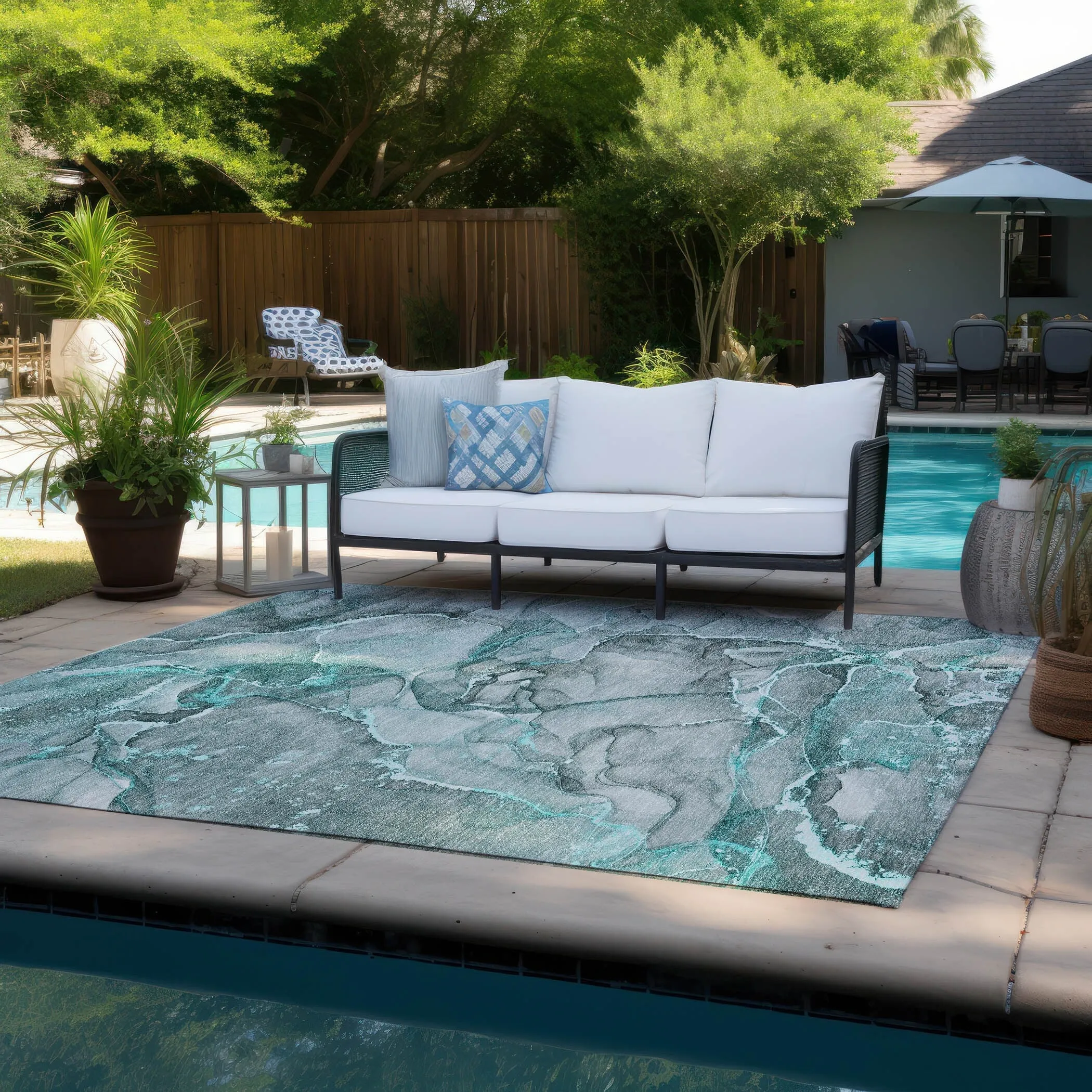 Machine Washable Indoor/ Outdoor Abstract Chantille Rug