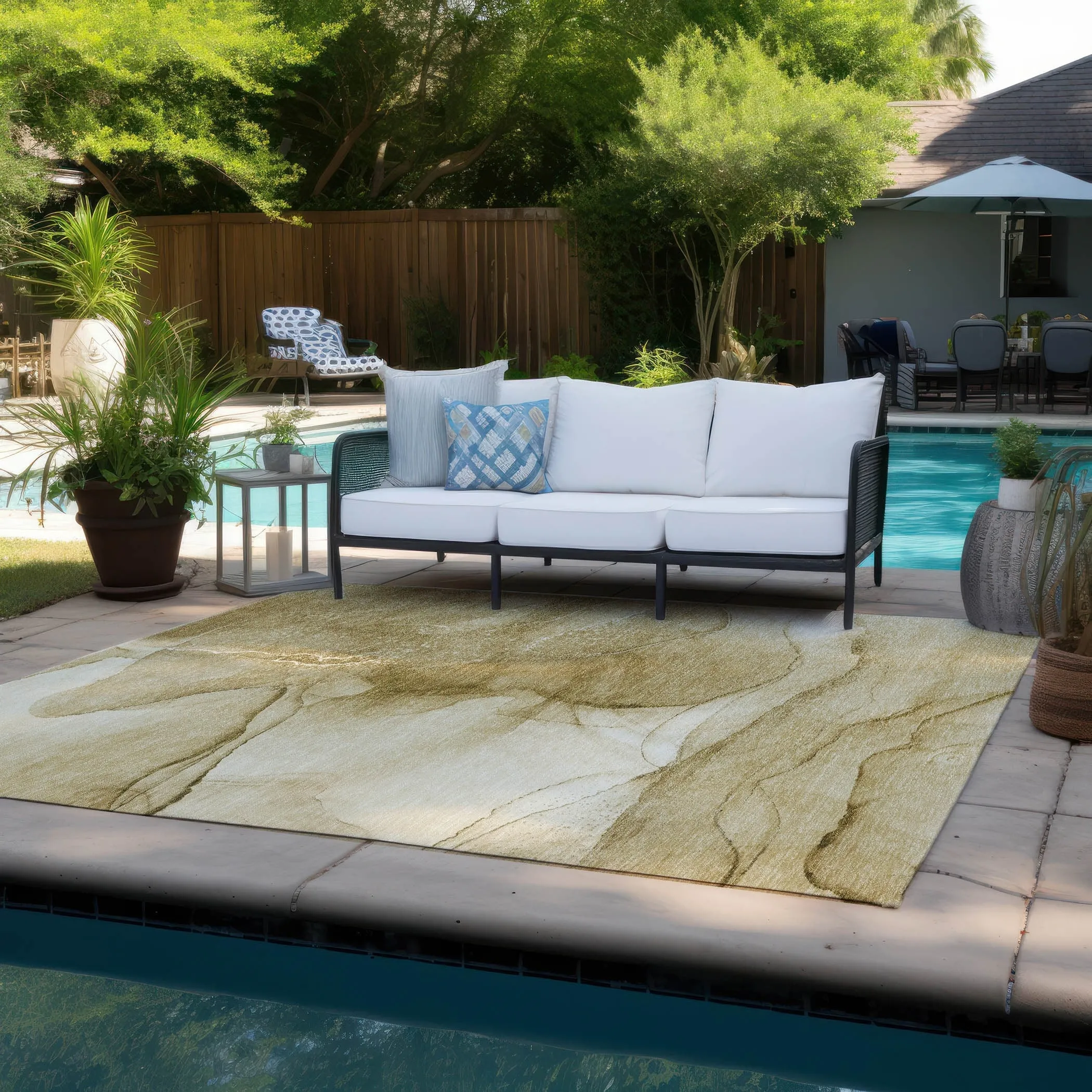 Machine Washable Indoor/ Outdoor Abstract Chantille Rug