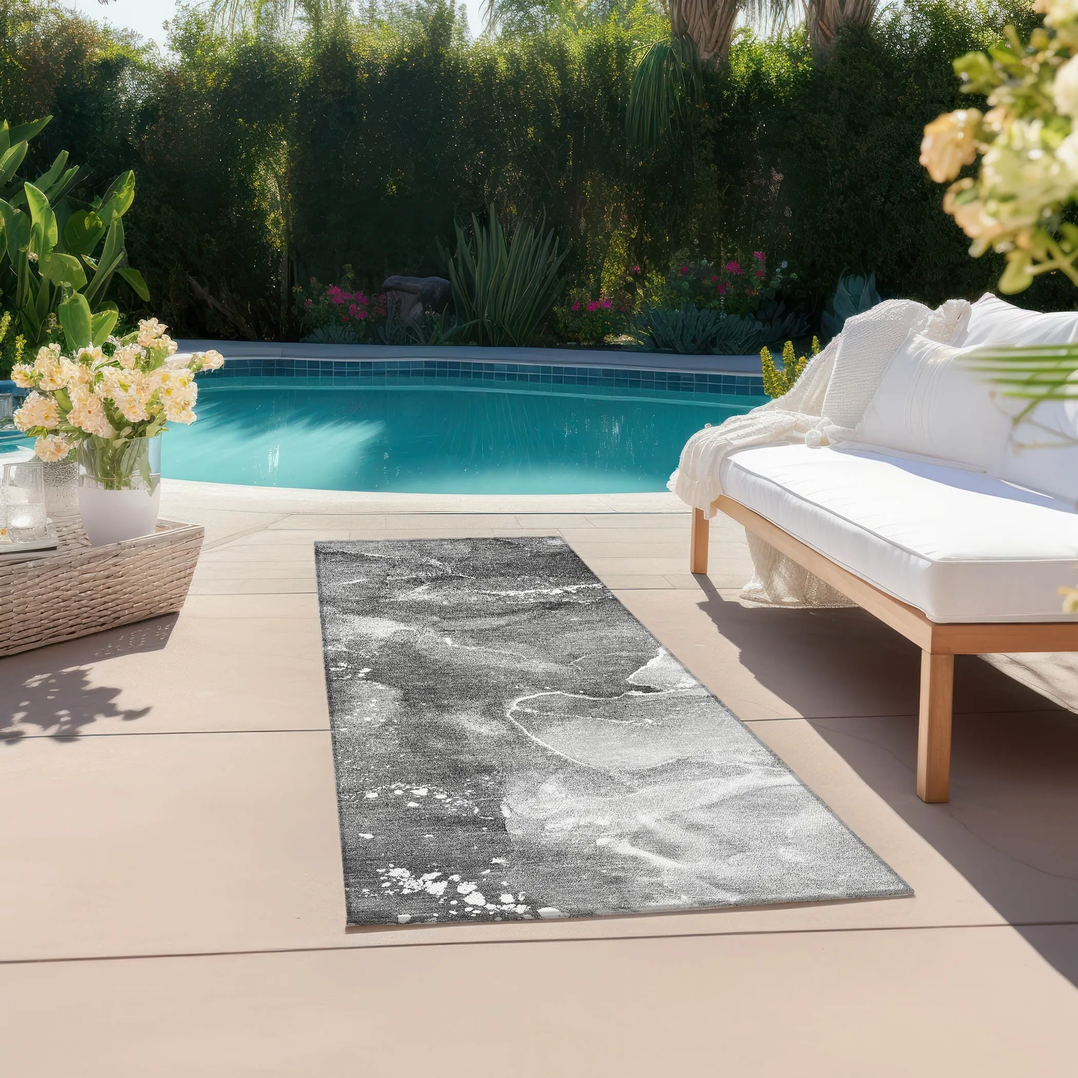 Machine Washable Indoor/ Outdoor Abstract Chantille Rug