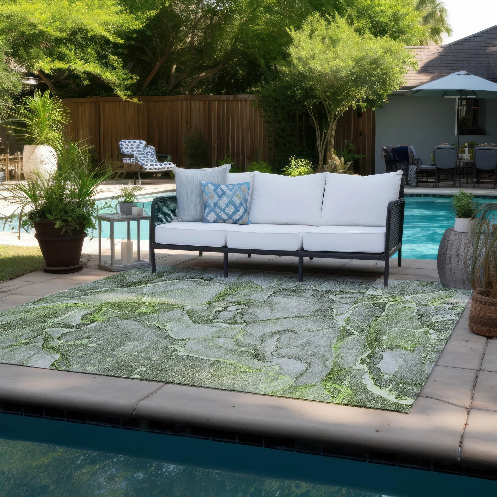 Machine Washable Indoor/ Outdoor Abstract Chantille Rug