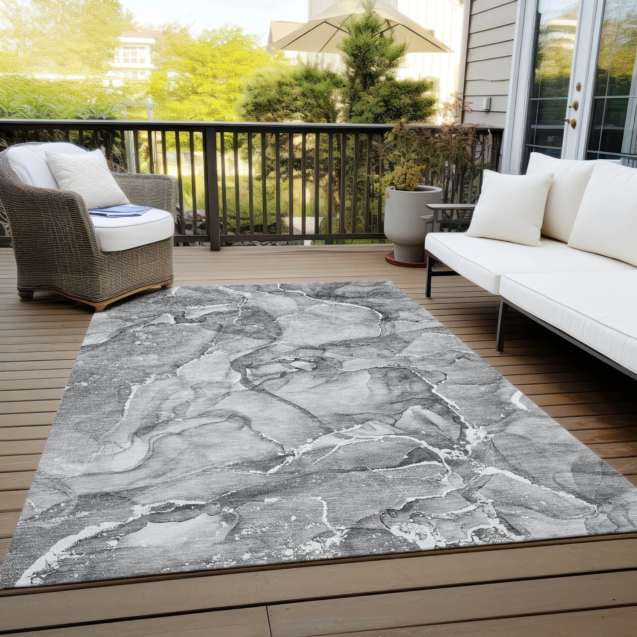 Machine Washable Indoor/ Outdoor Abstract Chantille Rug