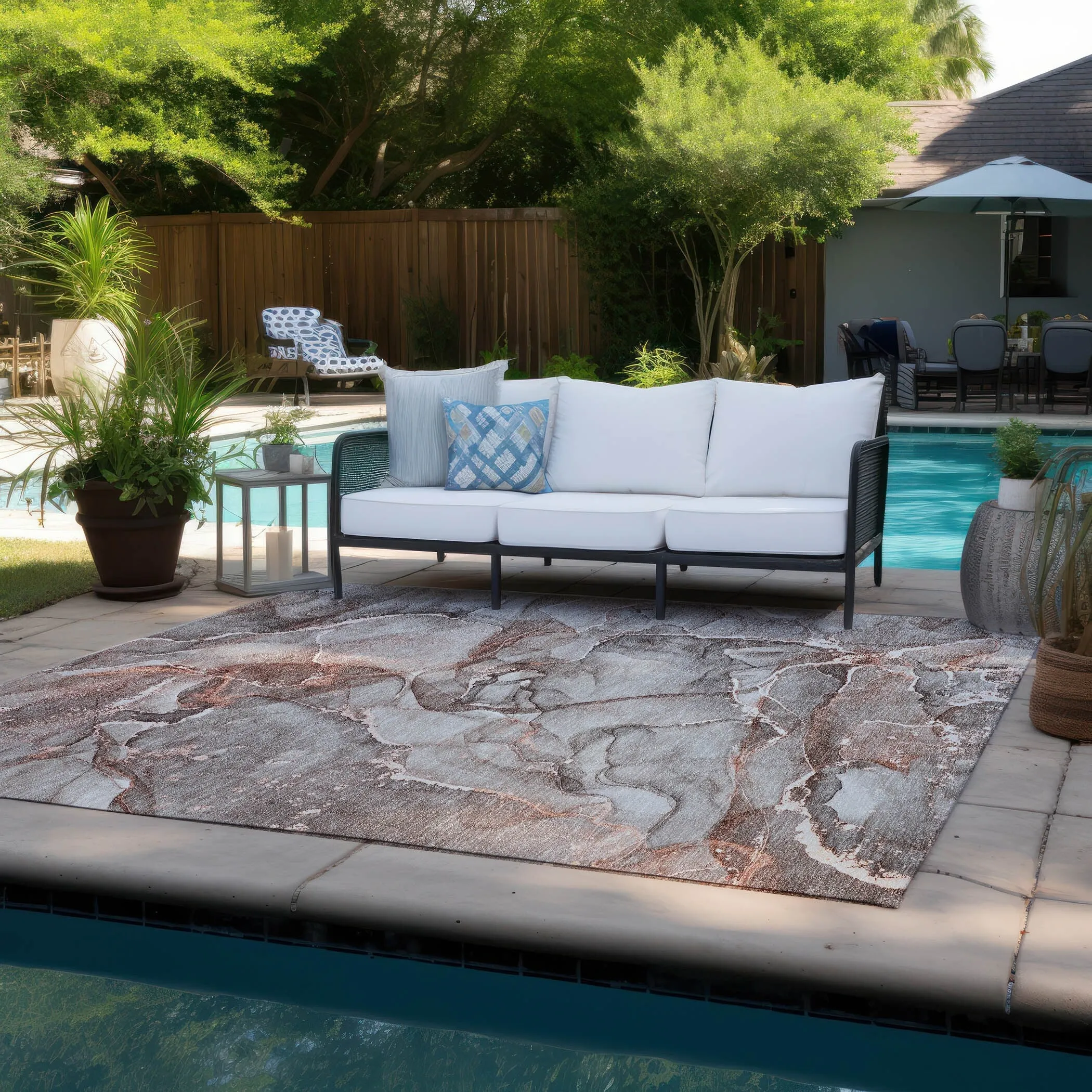 Machine Washable Indoor/ Outdoor Abstract Chantille Rug