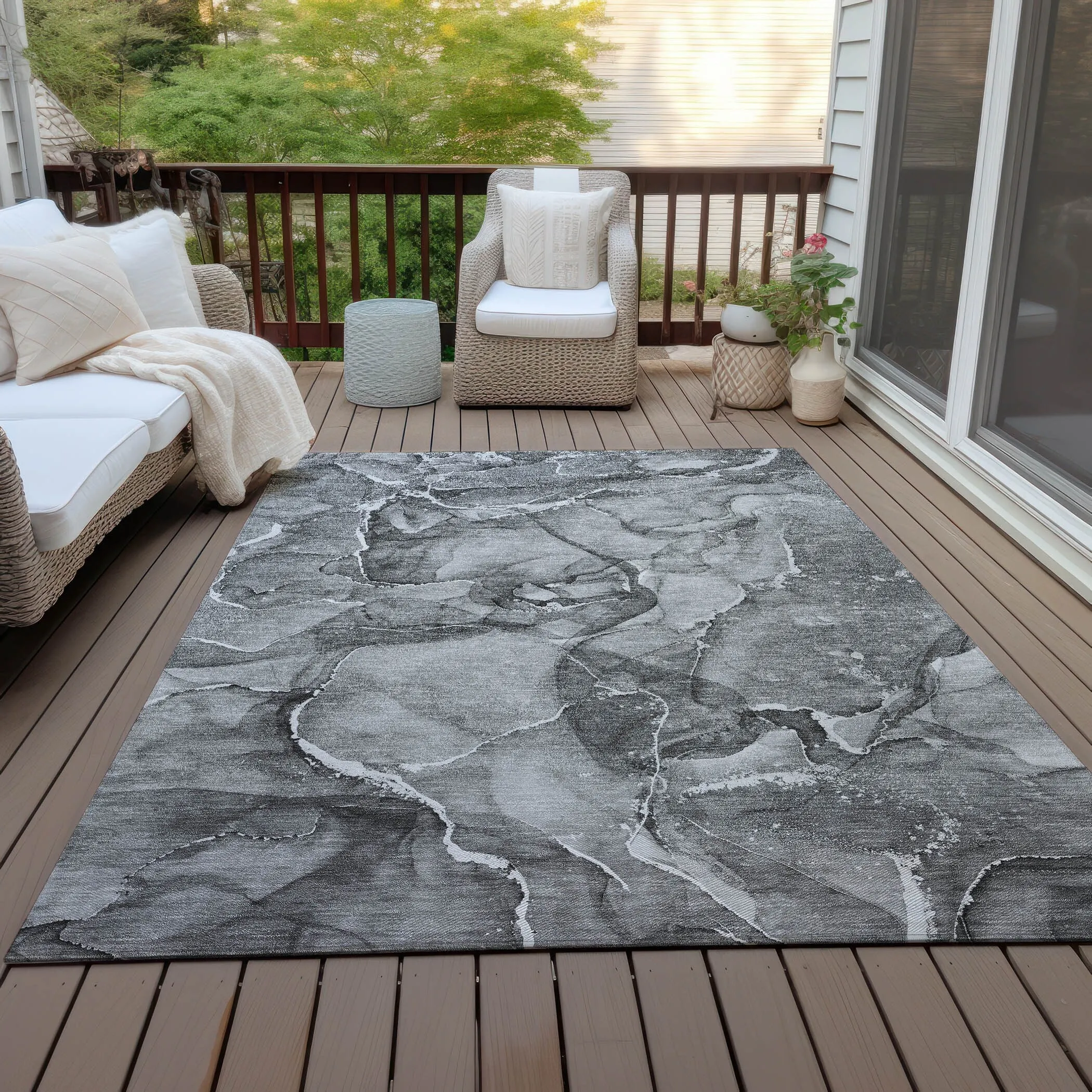 Machine Washable Indoor/ Outdoor Abstract Chantille Rug