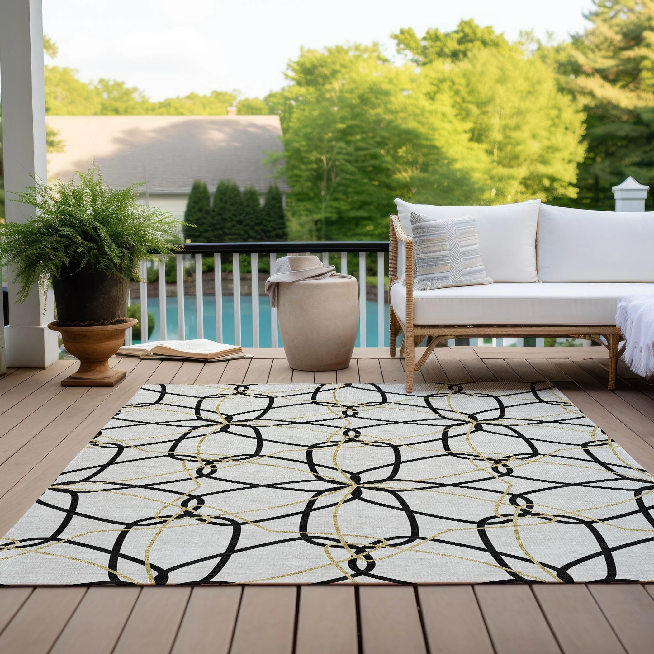 Machine Washable Indoor/ Outdoor Abstract Prism Chantille Rug