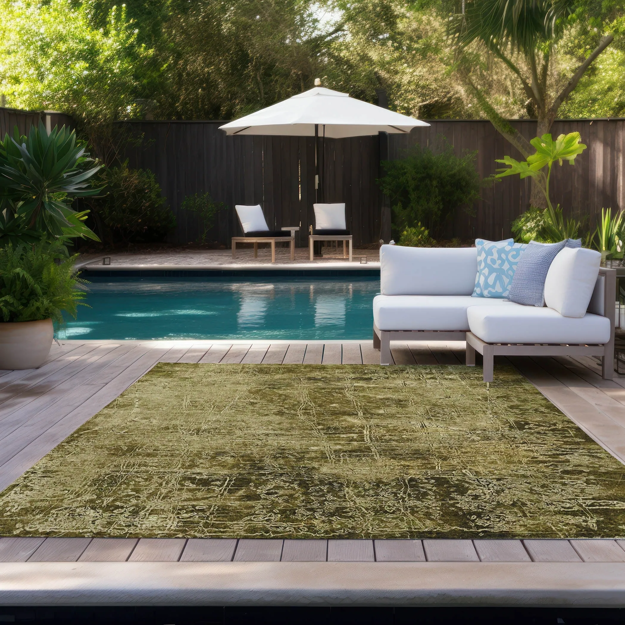 Machine Washable Indoor/ Outdoor Abstract Solid Chantille Rug