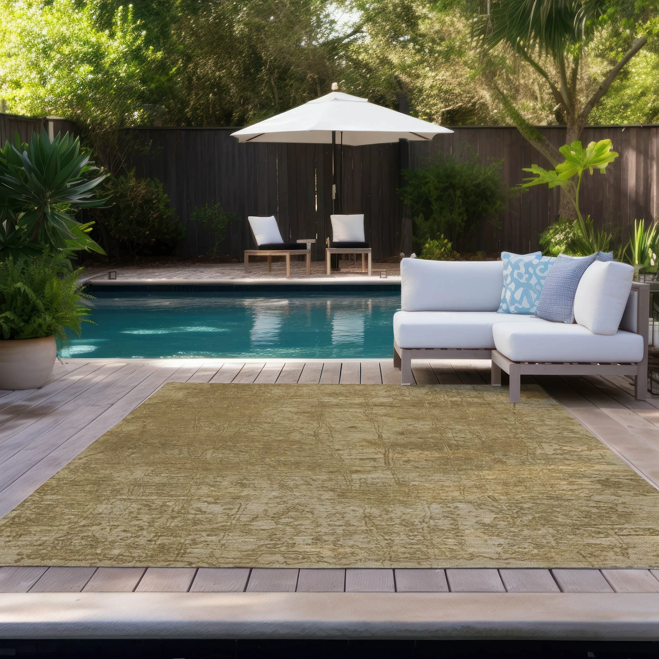 Machine Washable Indoor/ Outdoor Abstract Solid Chantille Rug