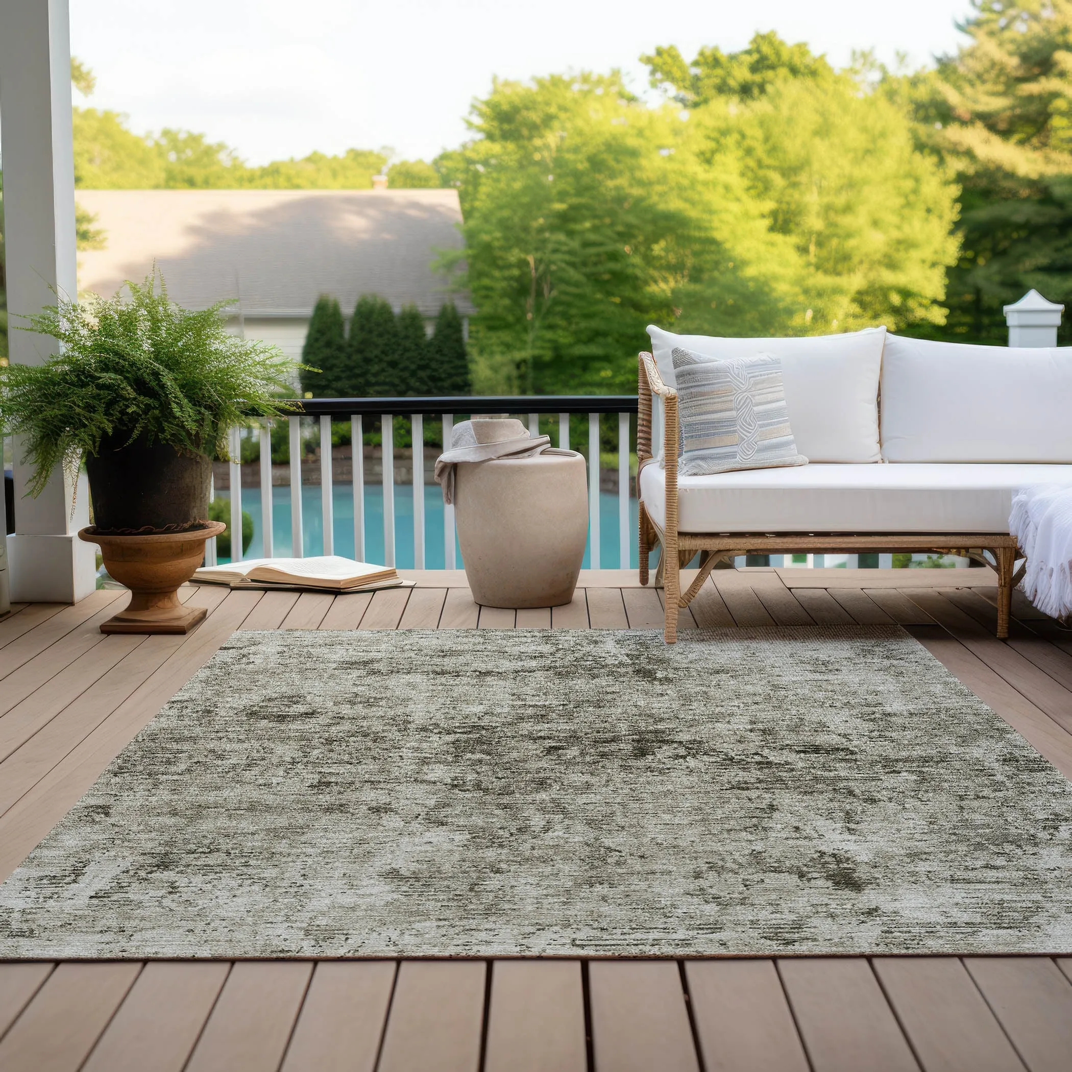 Machine Washable Indoor/ Outdoor Abstract Solid Chantille Rug