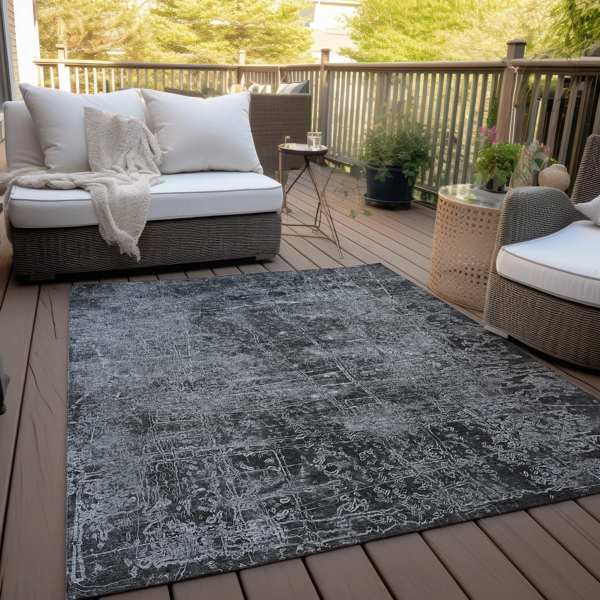 Machine Washable Indoor/ Outdoor Abstract Solid Chantille Rug