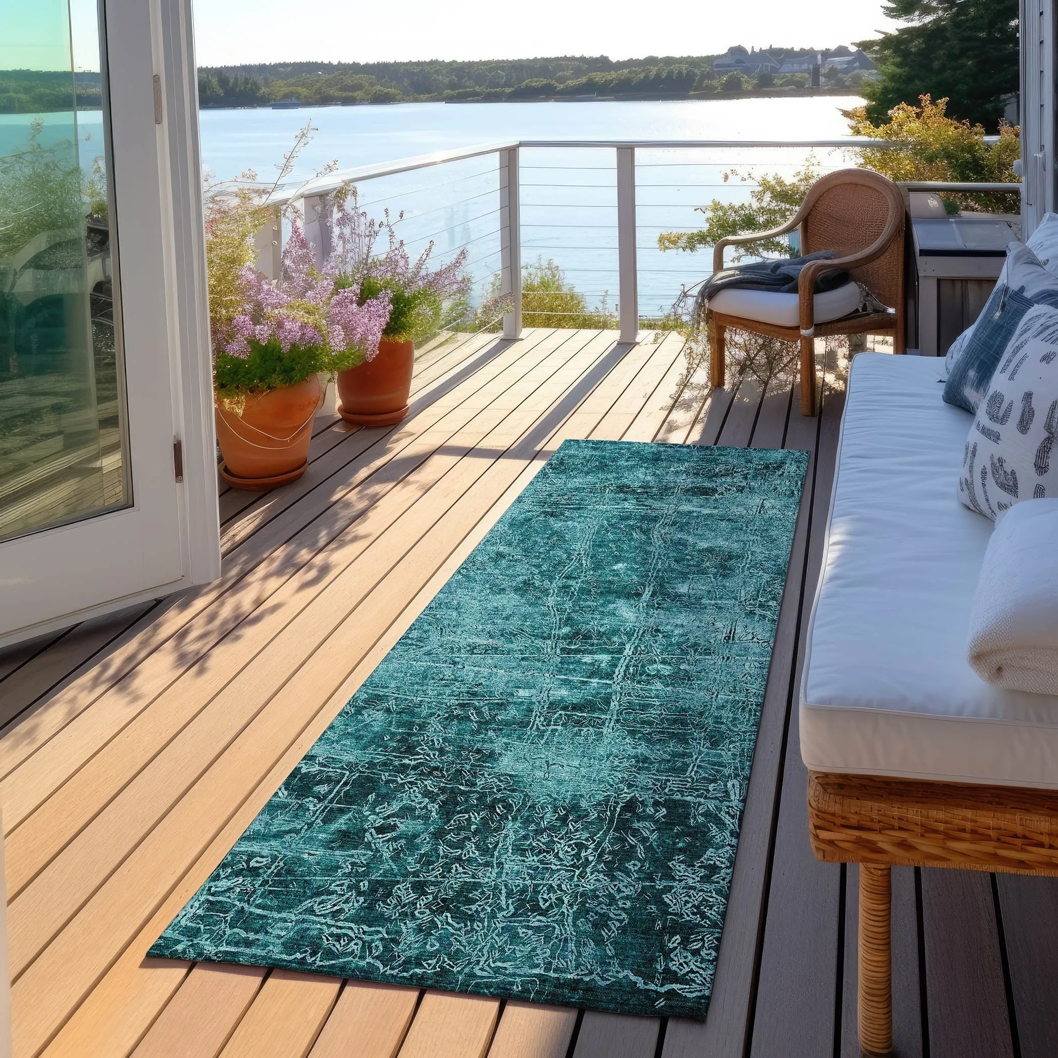 Machine Washable Indoor/ Outdoor Abstract Solid Chantille Rug
