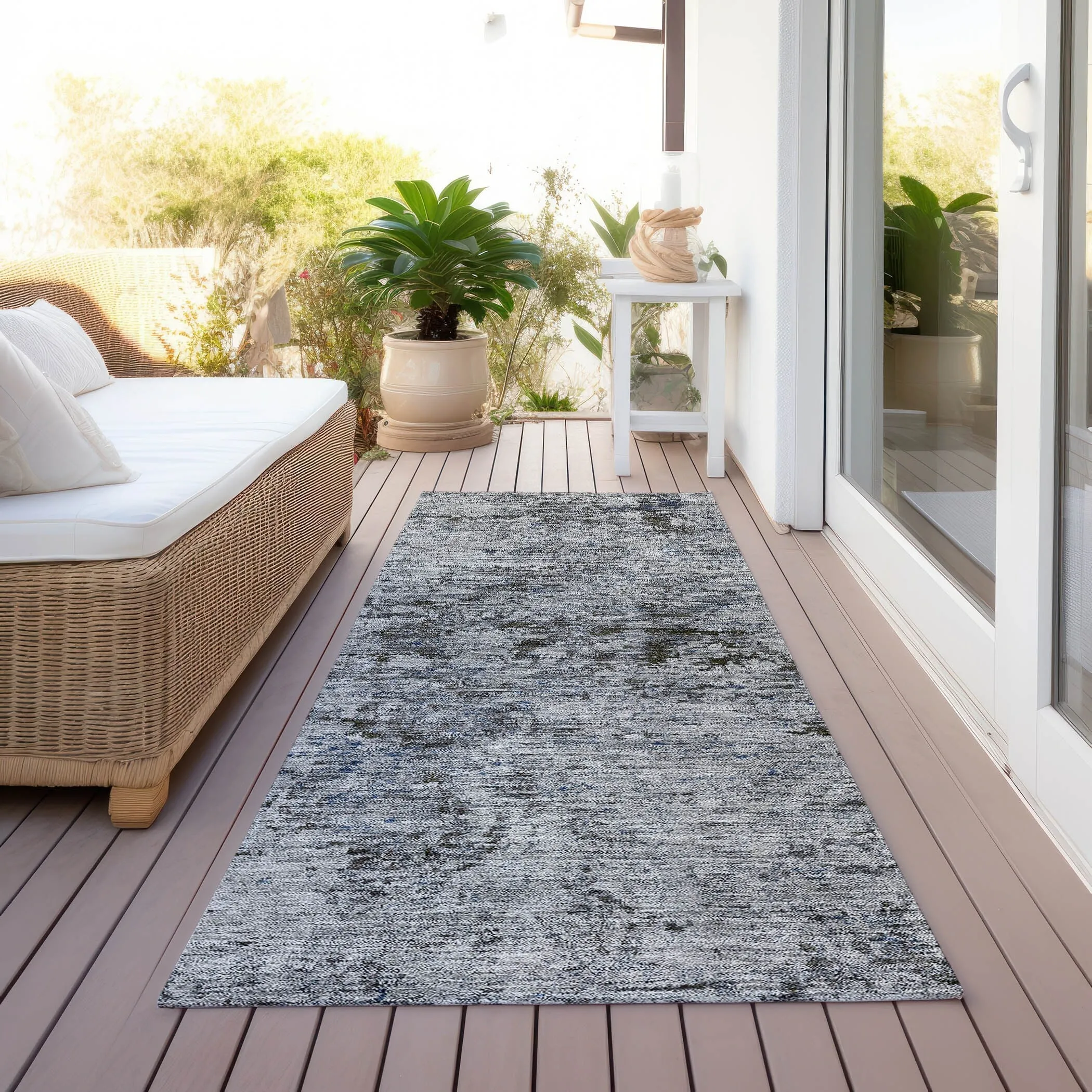 Machine Washable Indoor/ Outdoor Abstract Solid Chantille Rug