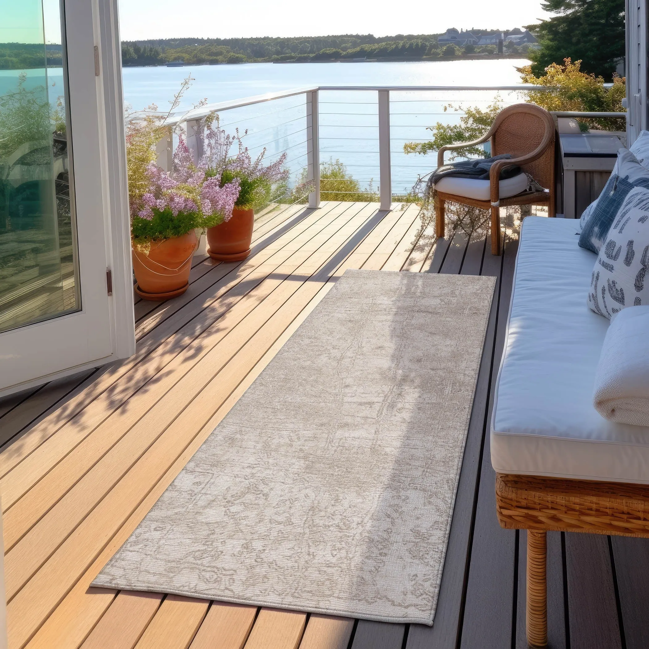 Machine Washable Indoor/ Outdoor Abstract Solid Chantille Rug