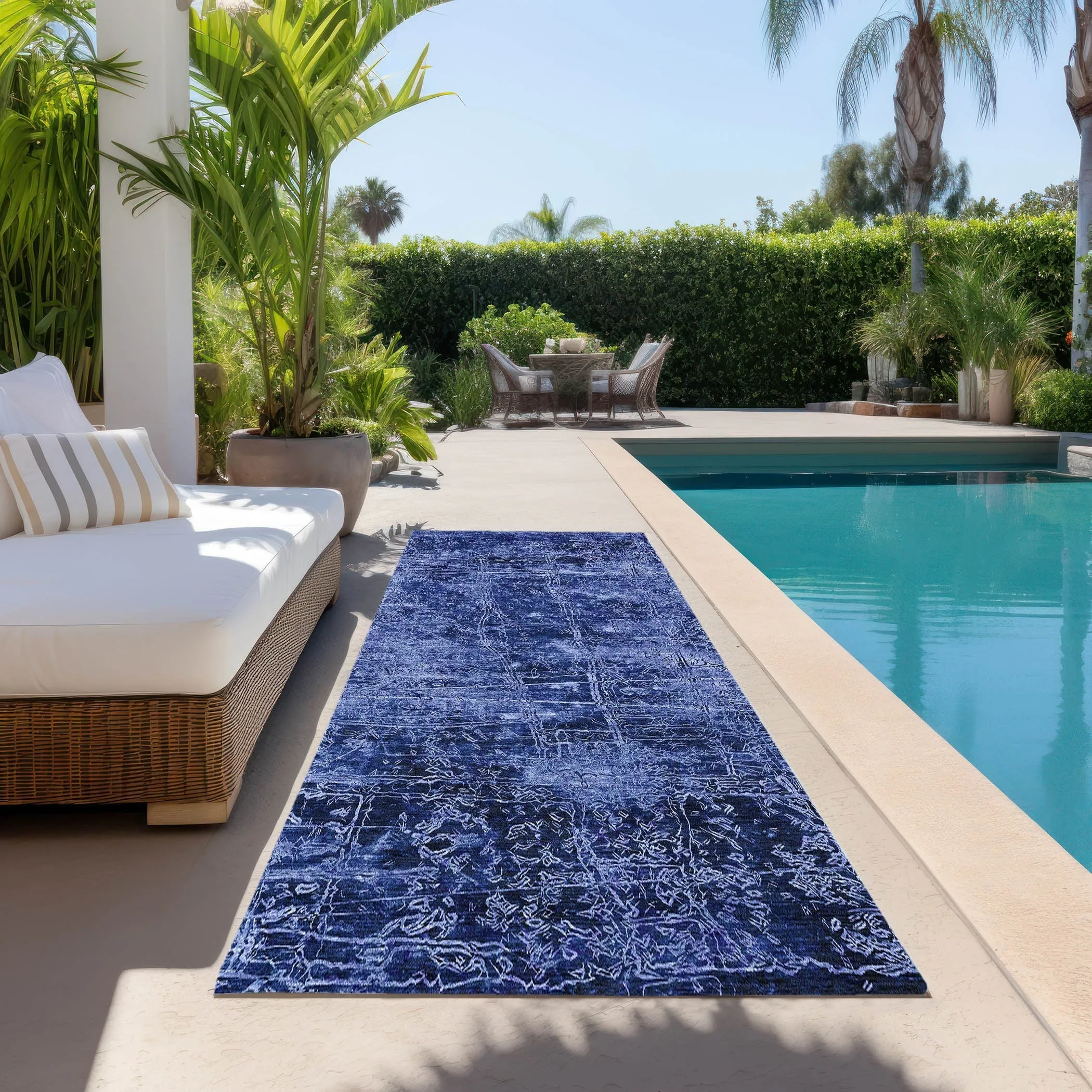Machine Washable Indoor/ Outdoor Abstract Solid Chantille Rug