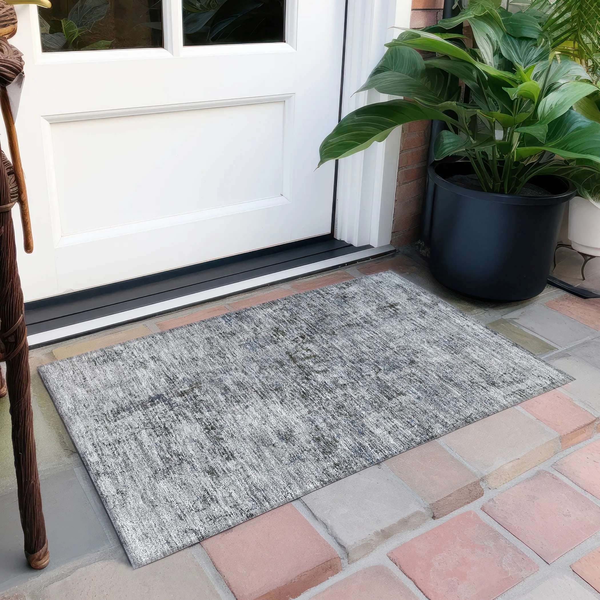 Machine Washable Indoor/ Outdoor Abstract Solid Chantille Rug