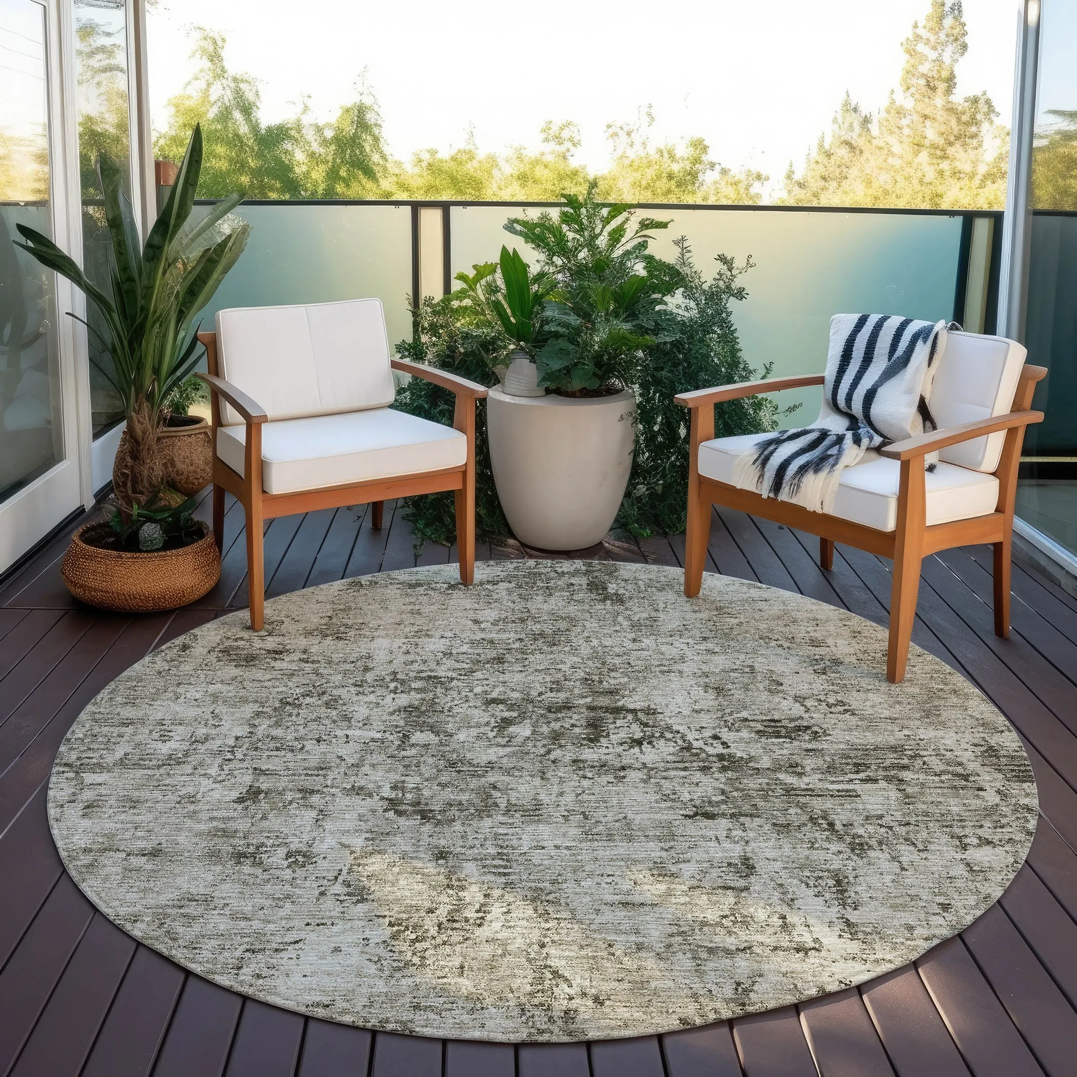 Machine Washable Indoor/ Outdoor Abstract Solid Chantille Rug
