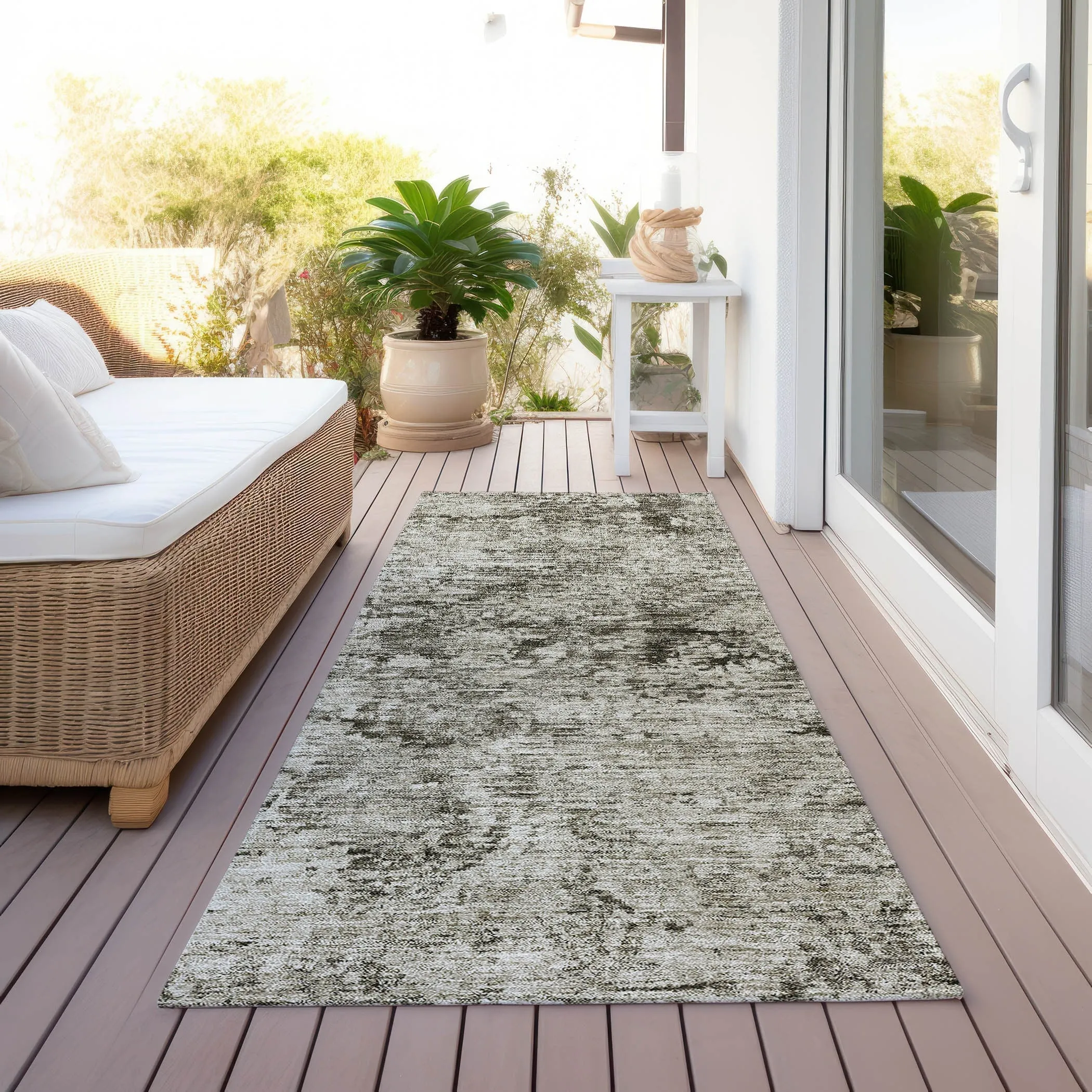 Machine Washable Indoor/ Outdoor Abstract Solid Chantille Rug