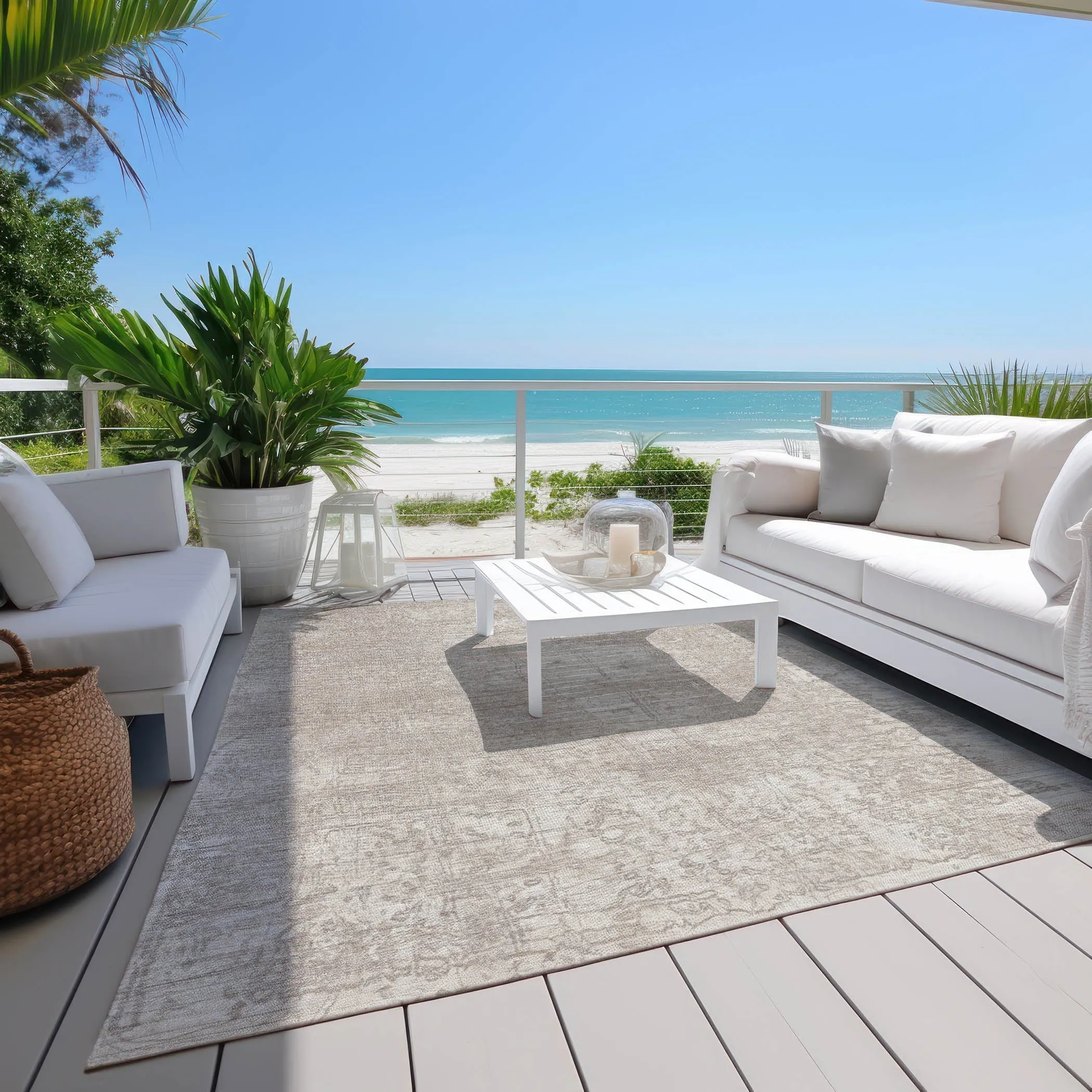 Machine Washable Indoor/ Outdoor Abstract Solid Chantille Rug
