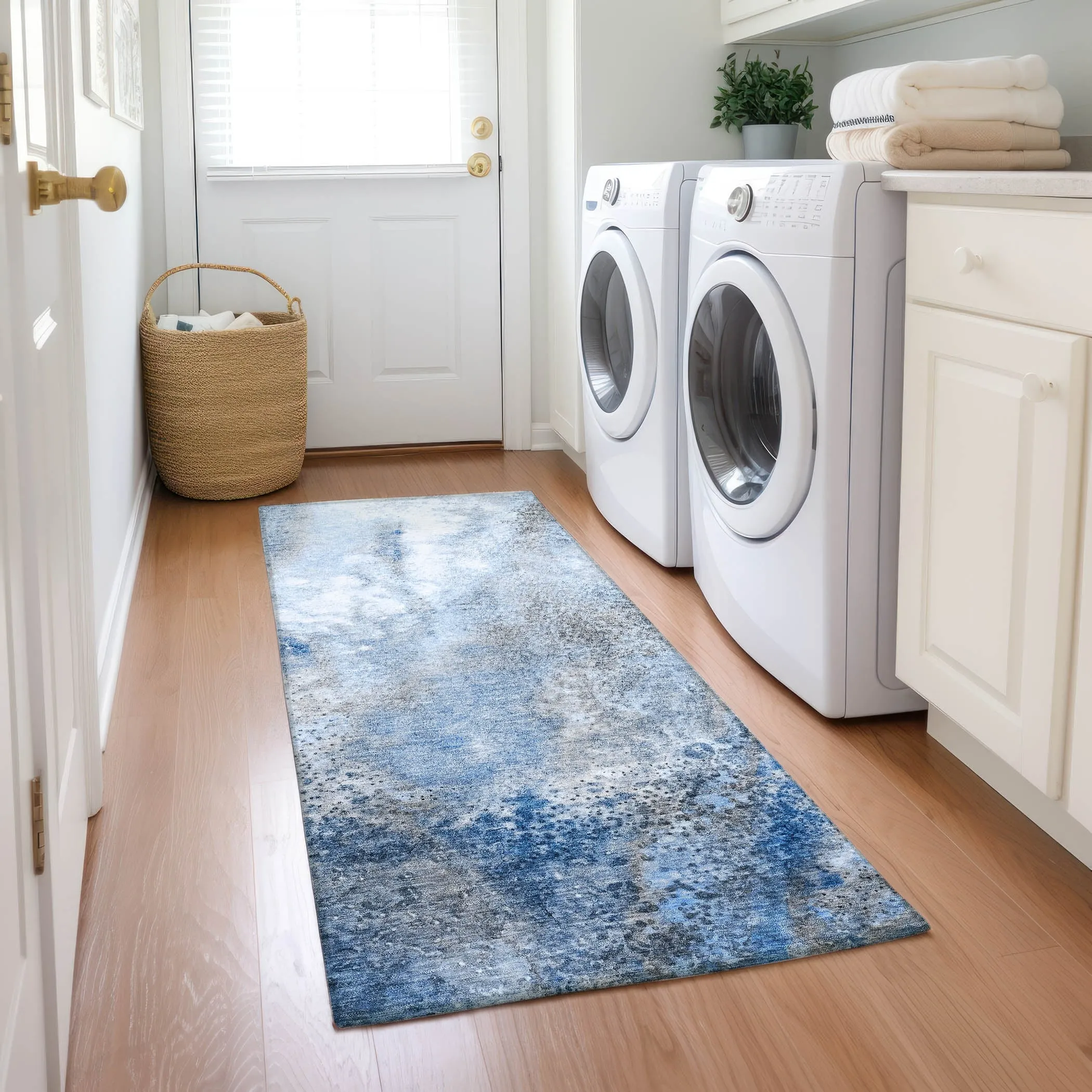 Machine Washable Indoor/ Outdoor Abstract Watercolor Chantille Rug