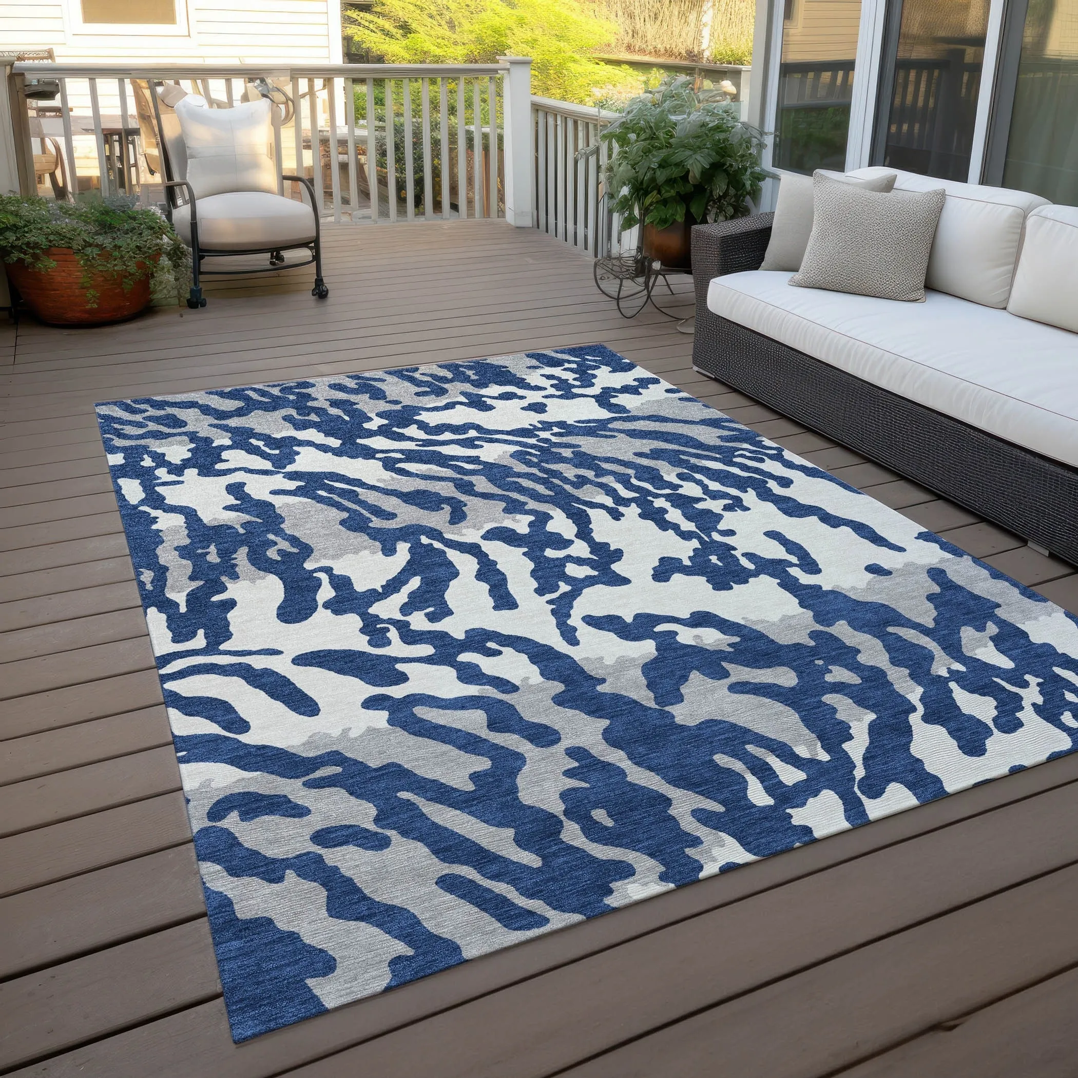 Machine Washable Indoor/ Outdoor Chantille Animal Print Abstract Rug