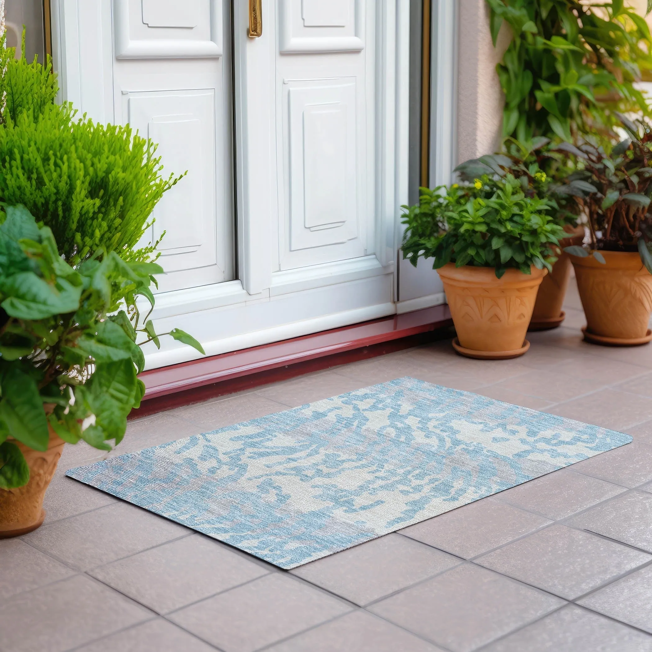 Machine Washable Indoor/ Outdoor Chantille Animal Print Abstract Rug