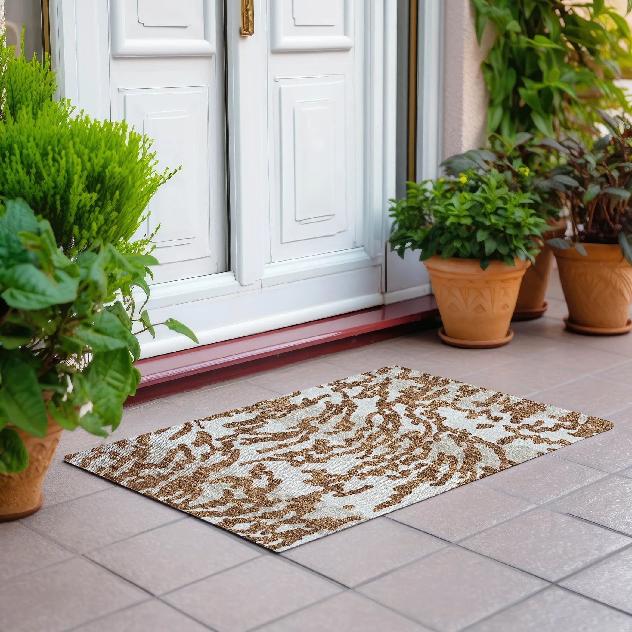 Machine Washable Indoor/ Outdoor Chantille Animal Print Abstract Rug