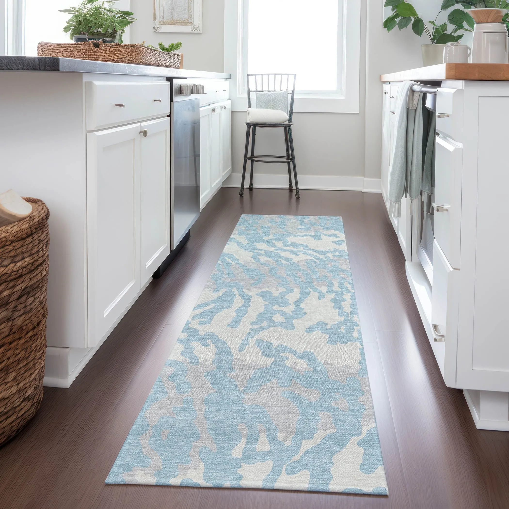Machine Washable Indoor/ Outdoor Chantille Animal Print Abstract Rug