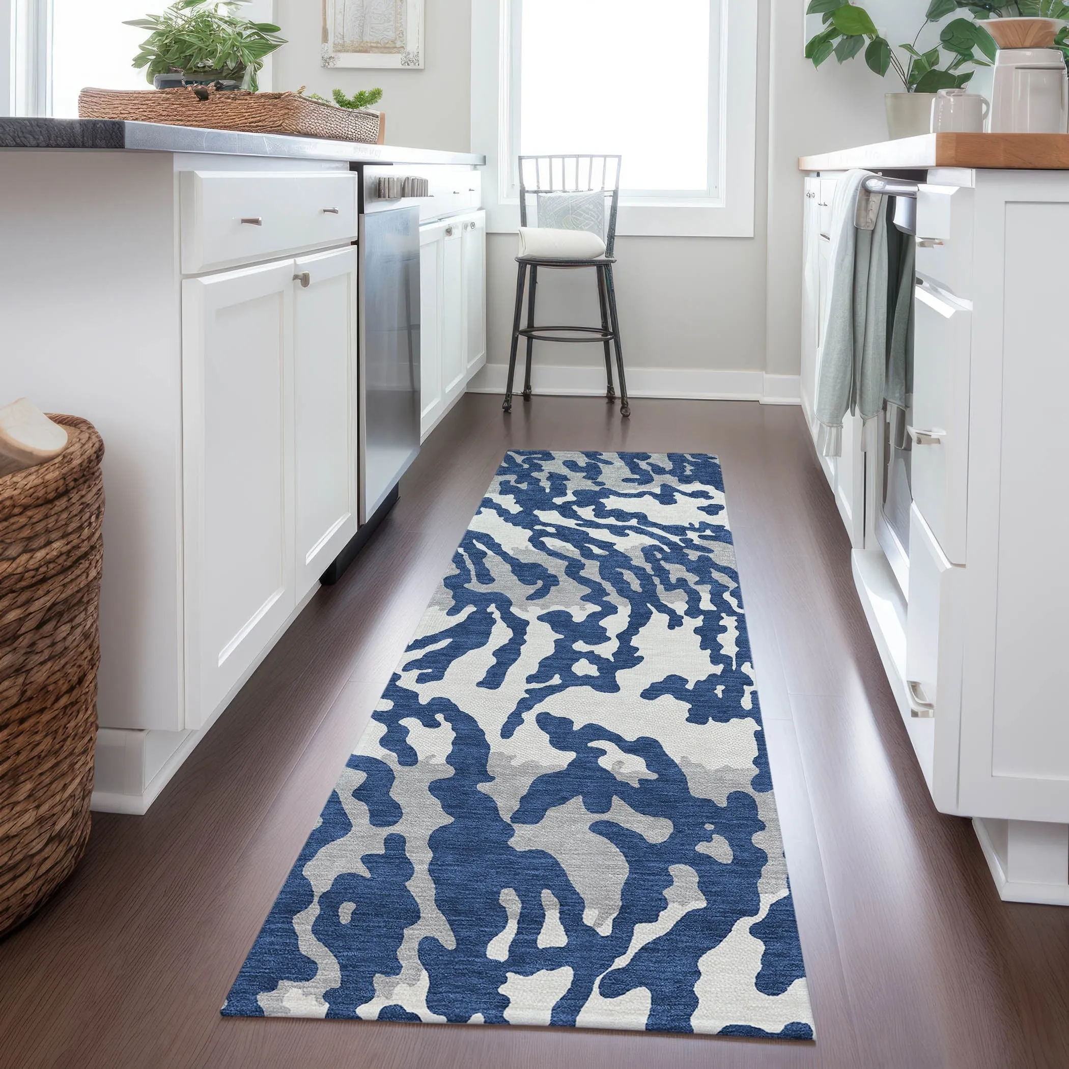 Machine Washable Indoor/ Outdoor Chantille Animal Print Abstract Rug