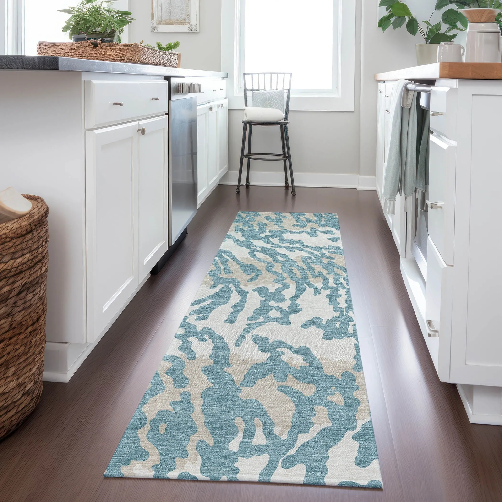 Machine Washable Indoor/ Outdoor Chantille Animal Print Abstract Rug