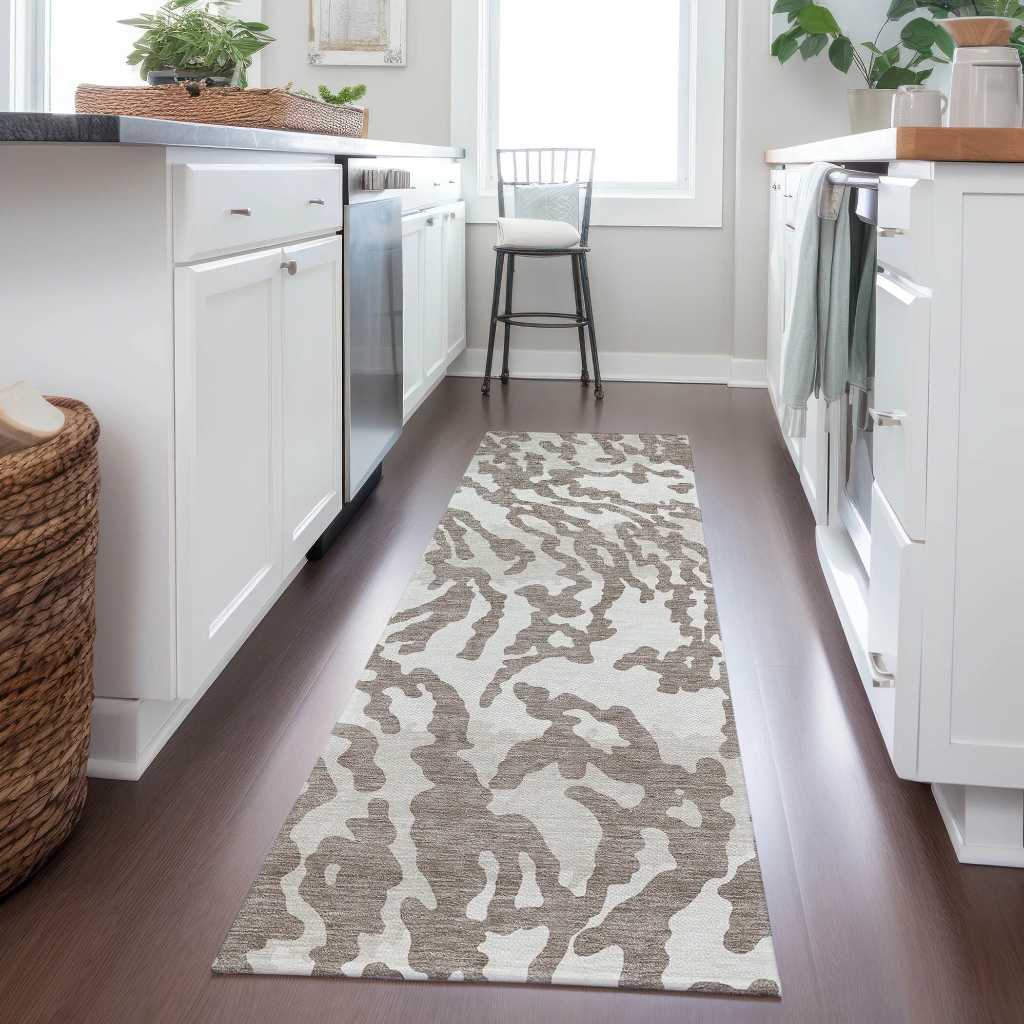 Machine Washable Indoor/ Outdoor Chantille Animal Print Abstract Rug