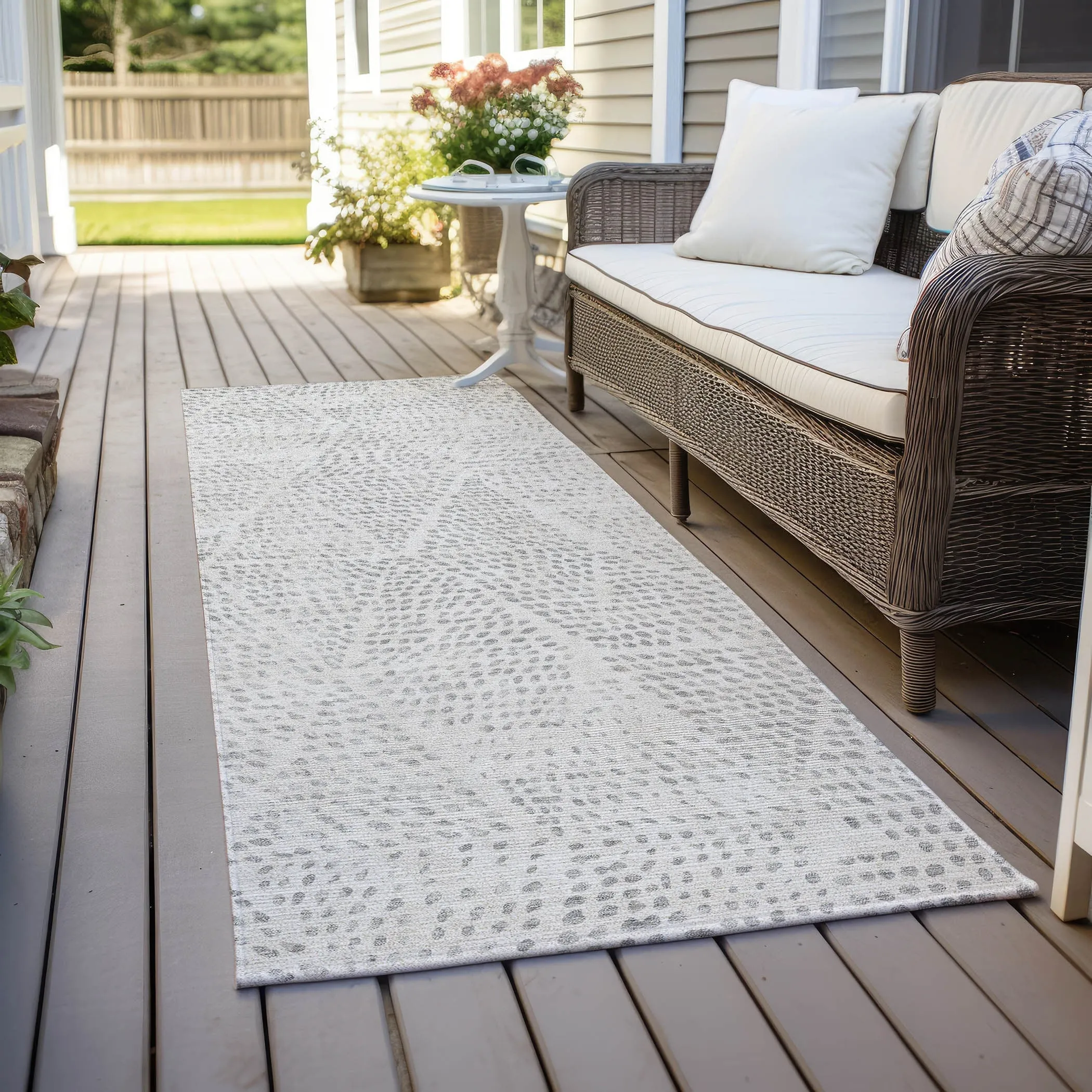 Machine Washable Indoor/ Outdoor Chantille Contemporary Diamonds Rug