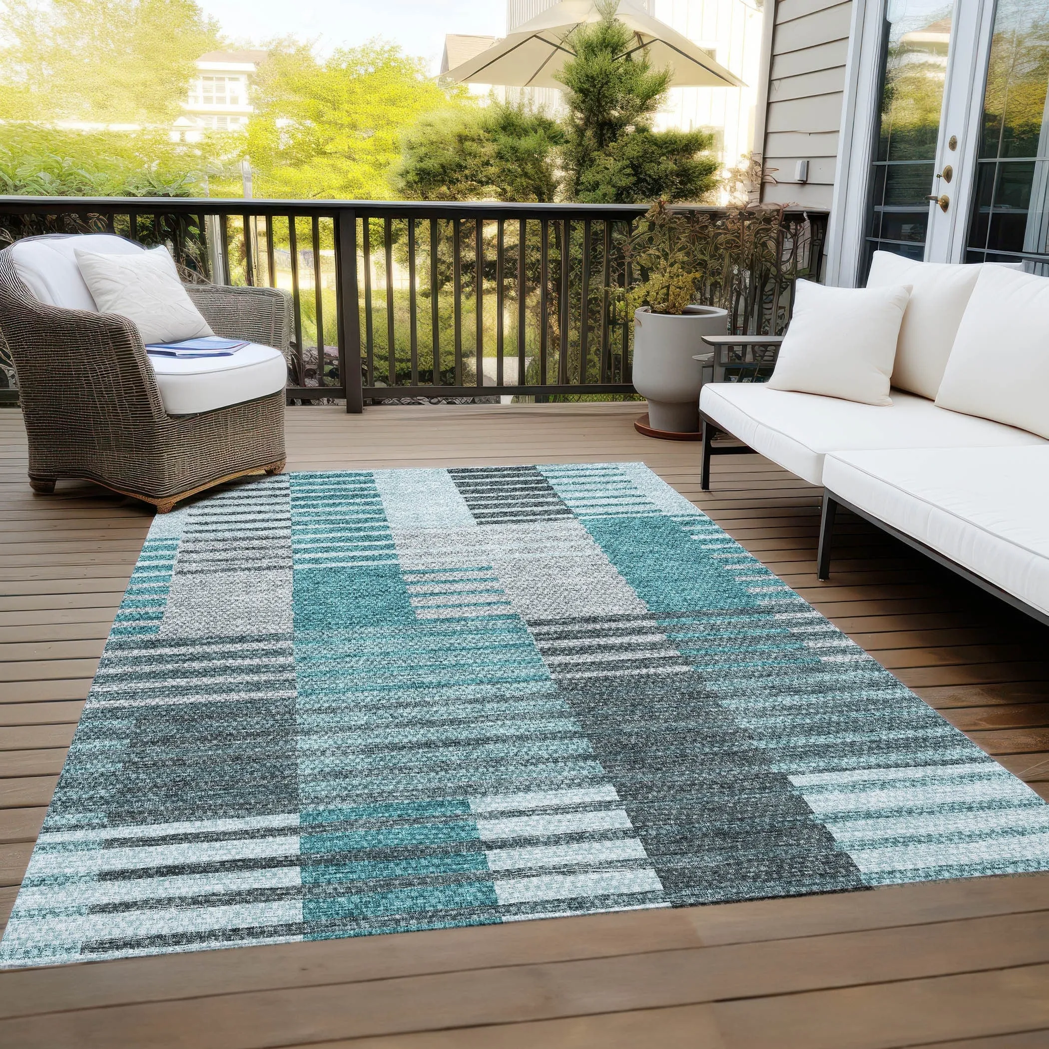 Machine Washable Indoor/ Outdoor Chantille Contemporary Stripes Rug