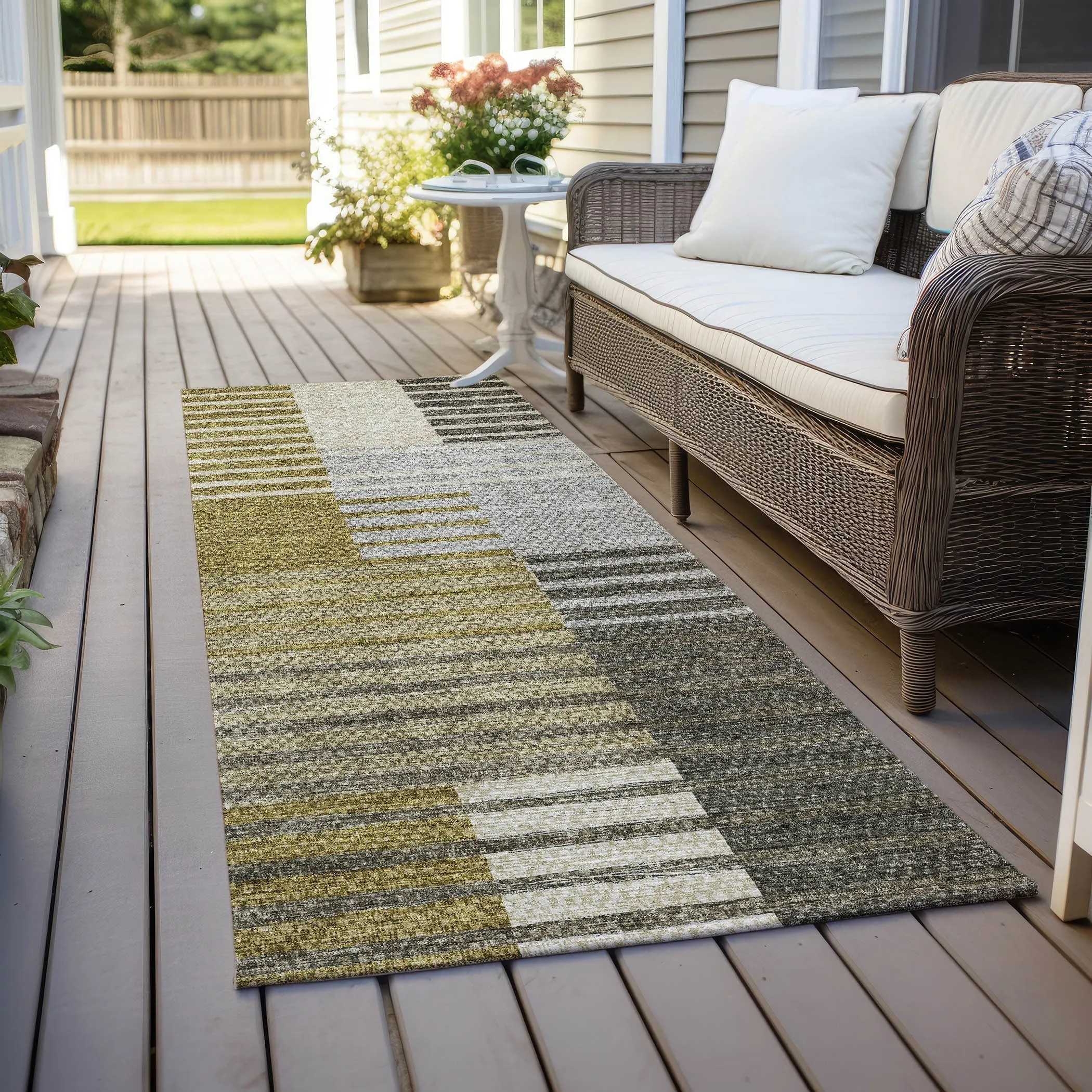 Machine Washable Indoor/ Outdoor Chantille Contemporary Stripes Rug