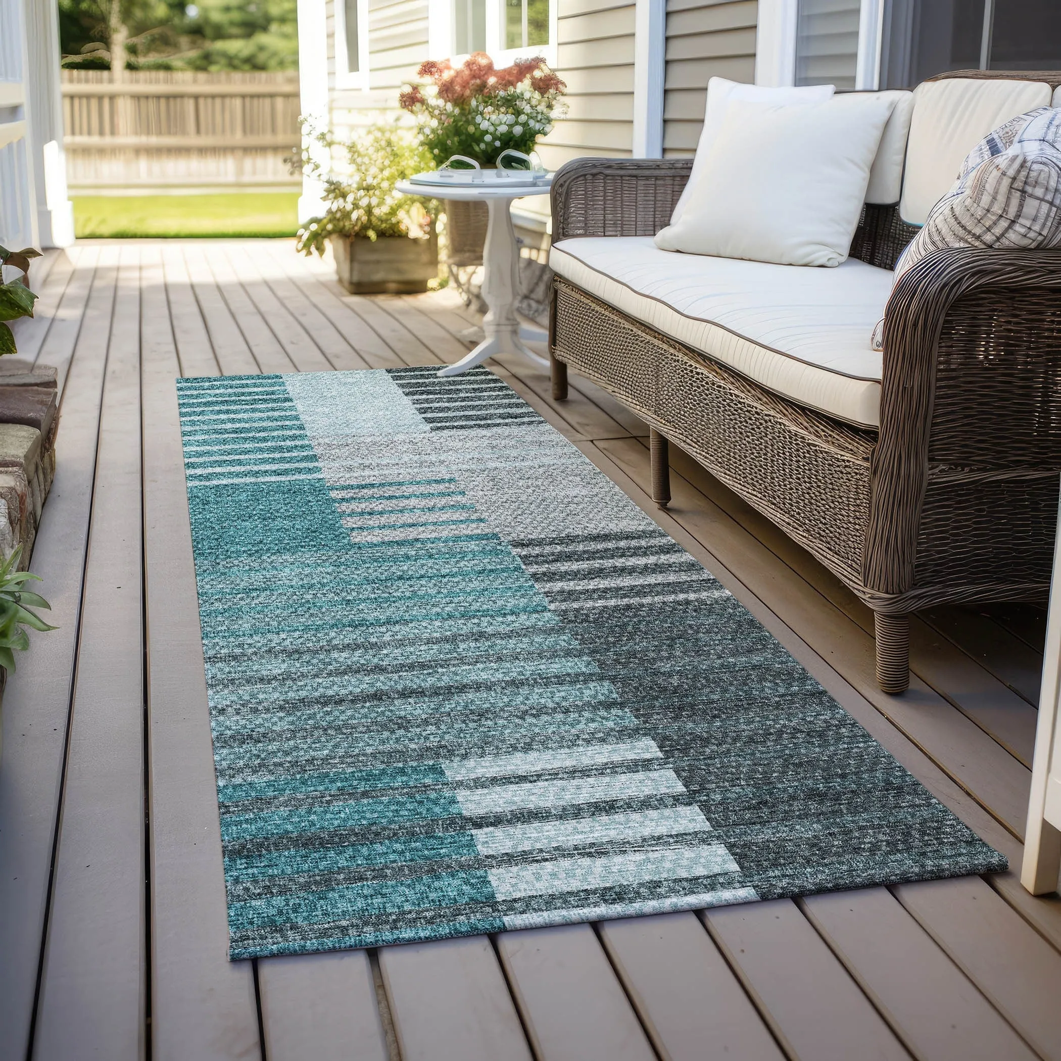 Machine Washable Indoor/ Outdoor Chantille Contemporary Stripes Rug