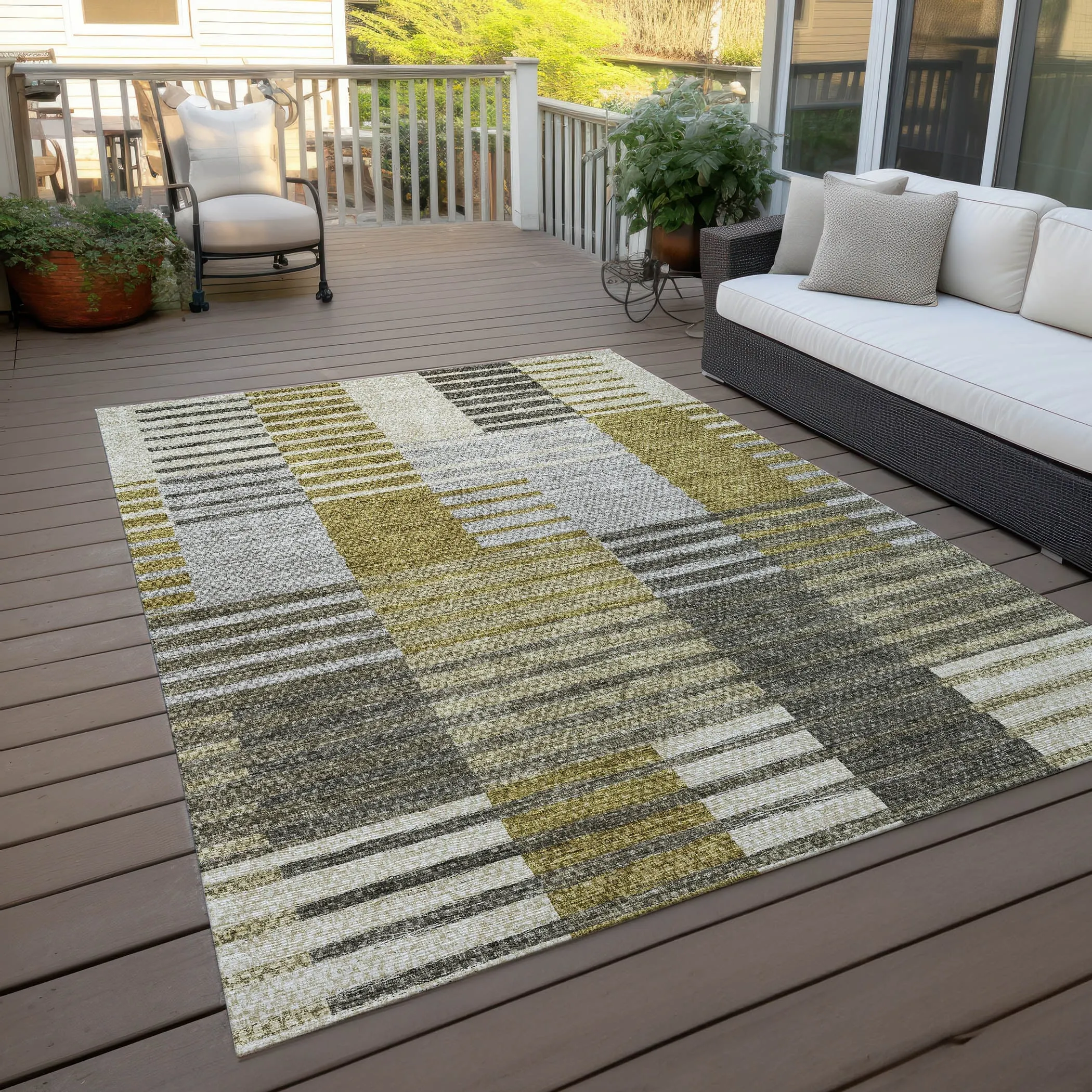 Machine Washable Indoor/ Outdoor Chantille Contemporary Stripes Rug