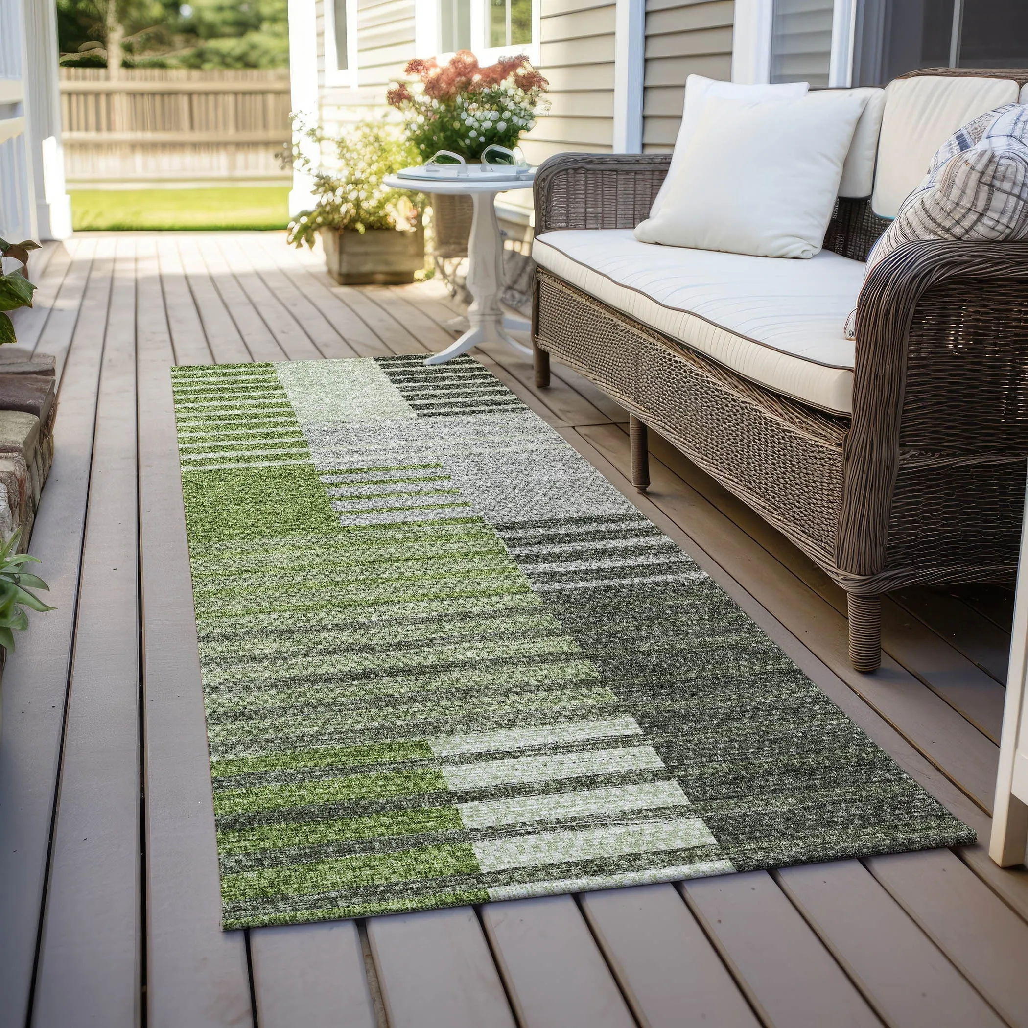 Machine Washable Indoor/ Outdoor Chantille Contemporary Stripes Rug