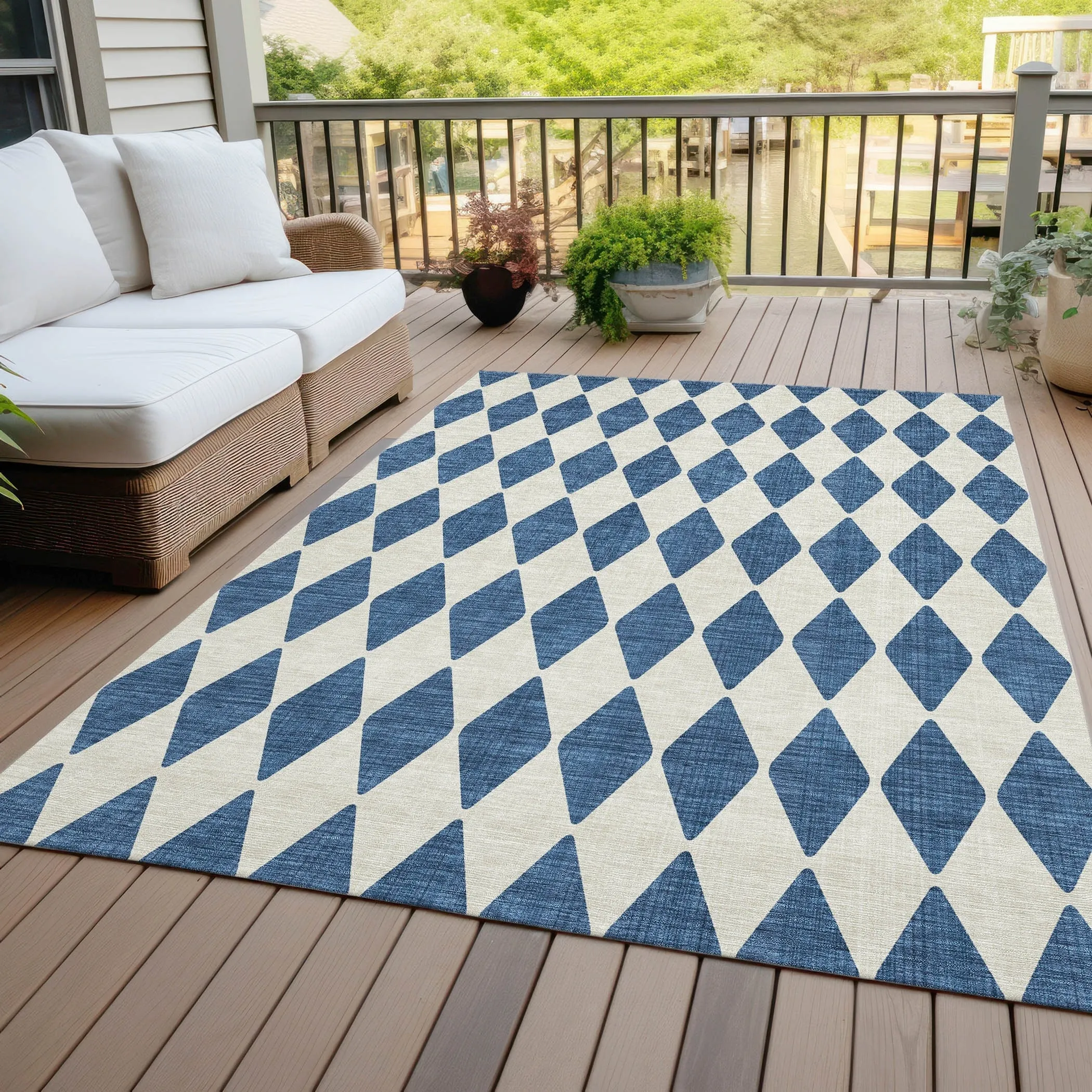 Machine Washable Indoor/ Outdoor Chantille Diamond Argyle Rug