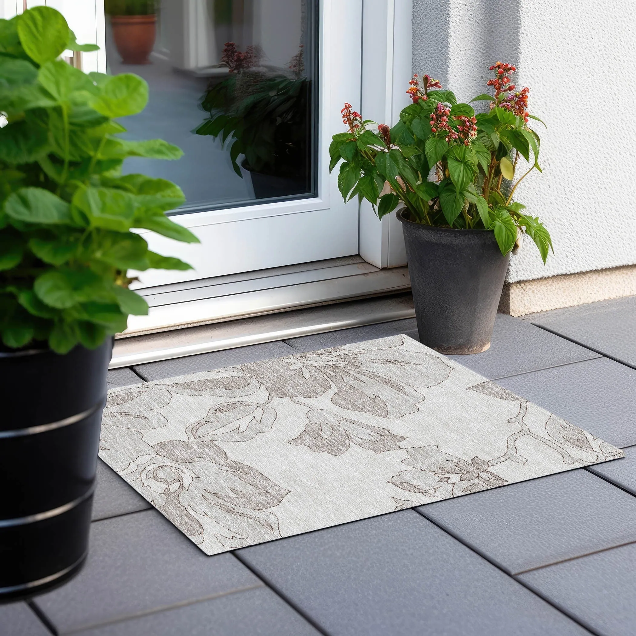 Machine Washable Indoor/ Outdoor Chantille Floral Rug